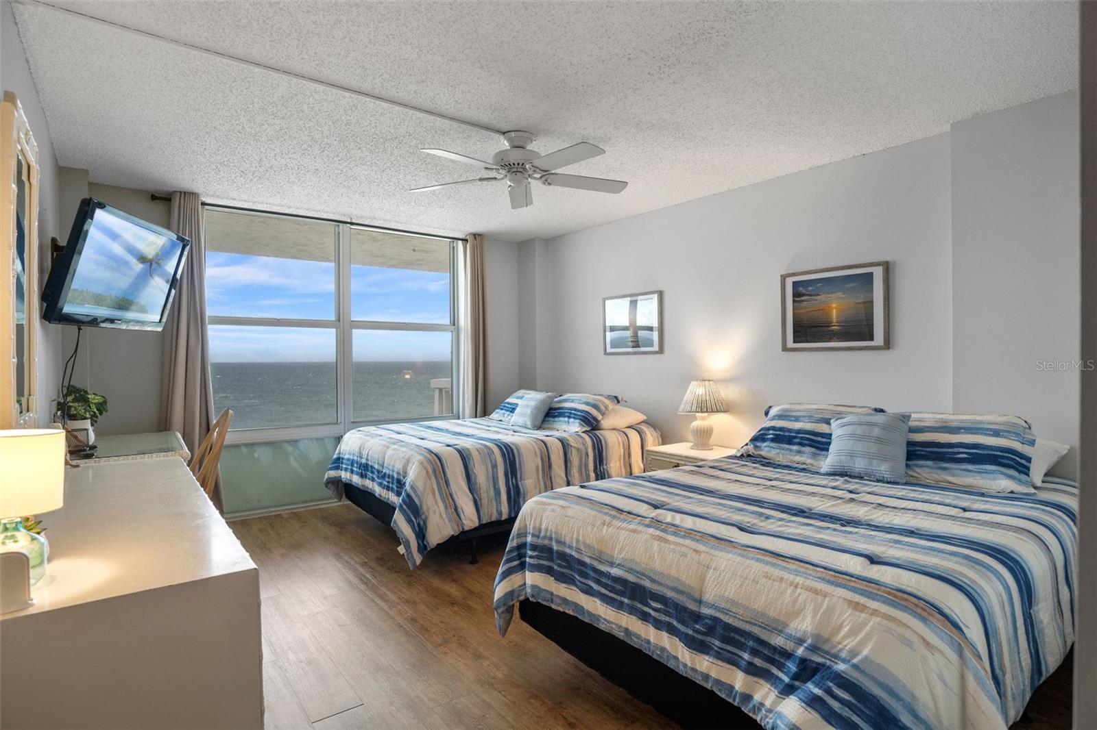 Image 20 of 53 For 1575 Ocean Shore Boulevard J050