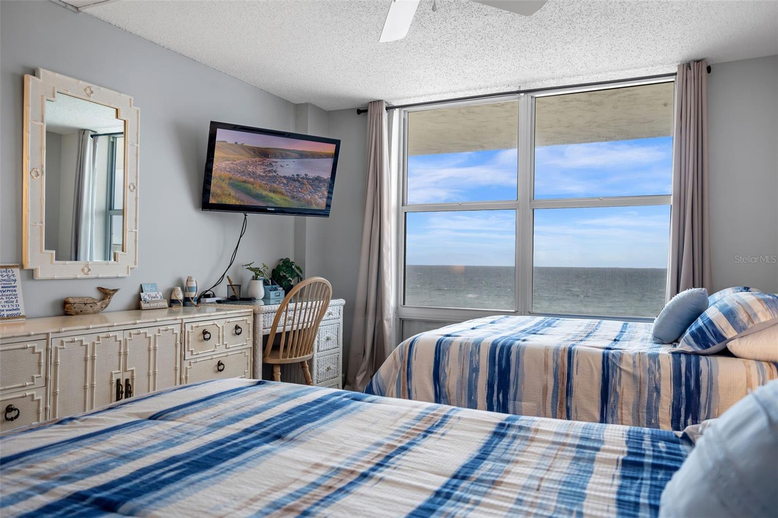 Image 21 of 53 For 1575 Ocean Shore Boulevard J050