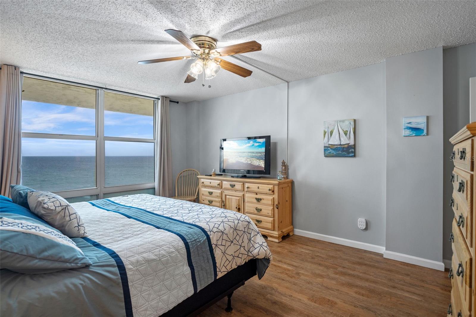 Image 26 of 53 For 1575 Ocean Shore Boulevard J050
