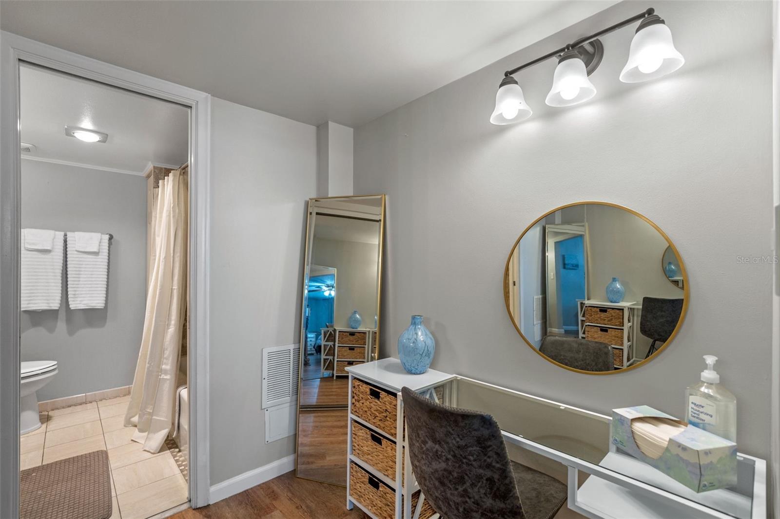 Image 30 of 53 For 1575 Ocean Shore Boulevard J050