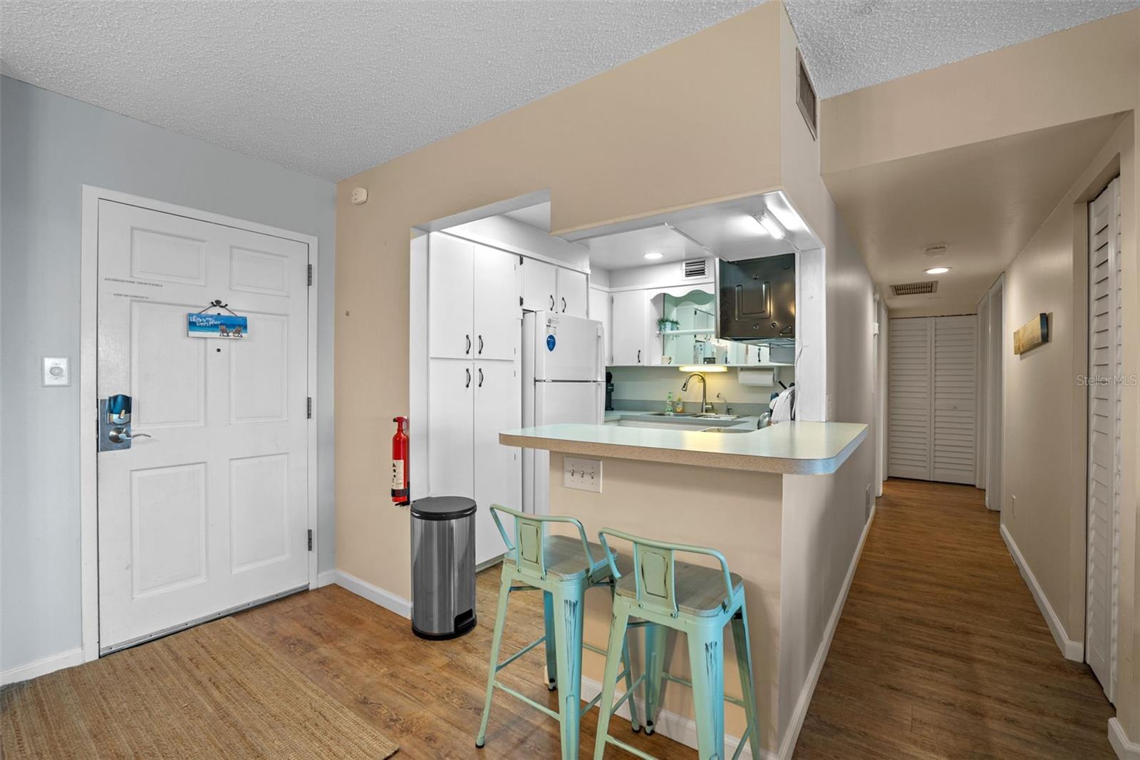Image 4 of 53 For 1575 Ocean Shore Boulevard J050