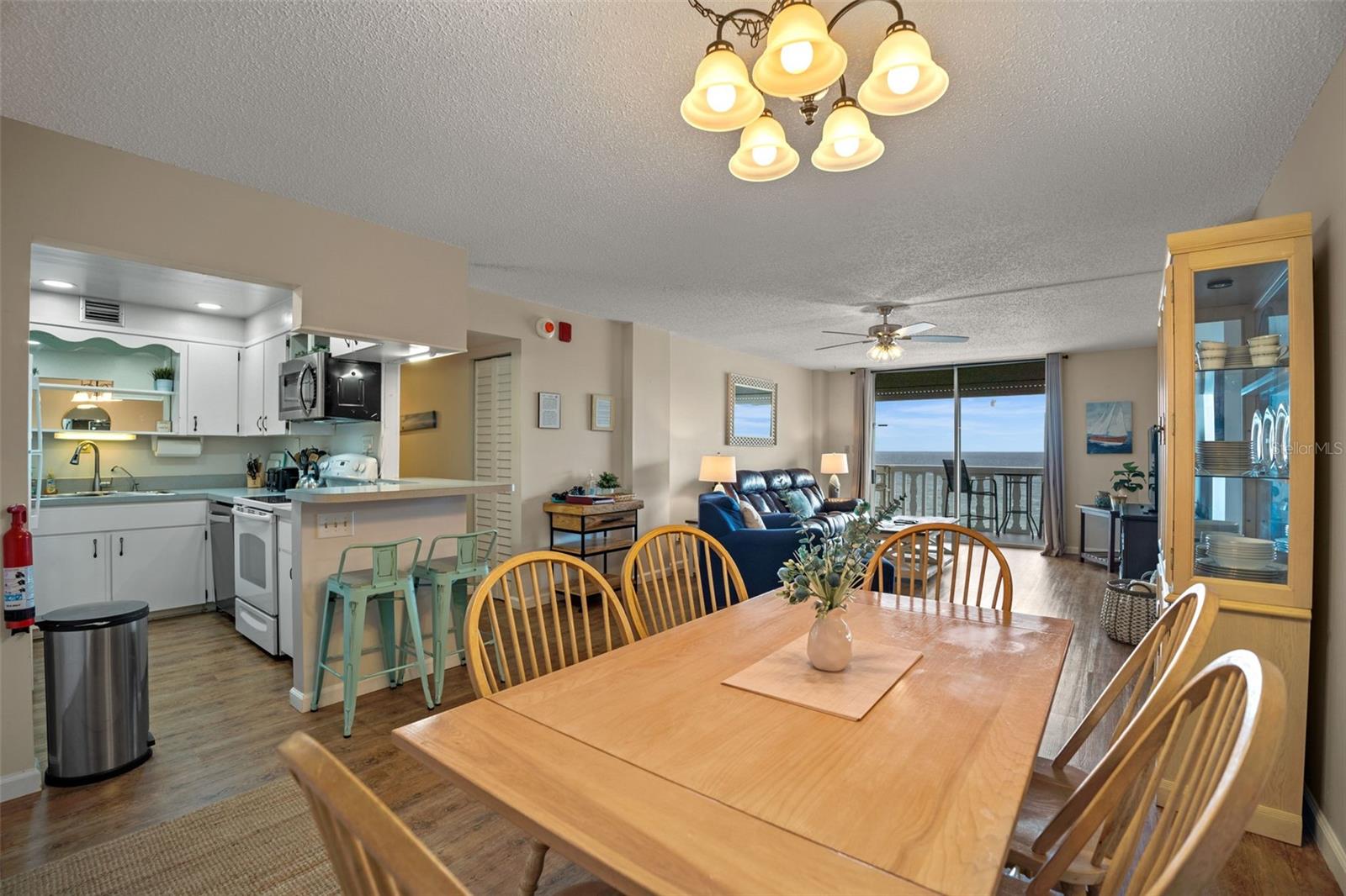Image 6 of 53 For 1575 Ocean Shore Boulevard J050