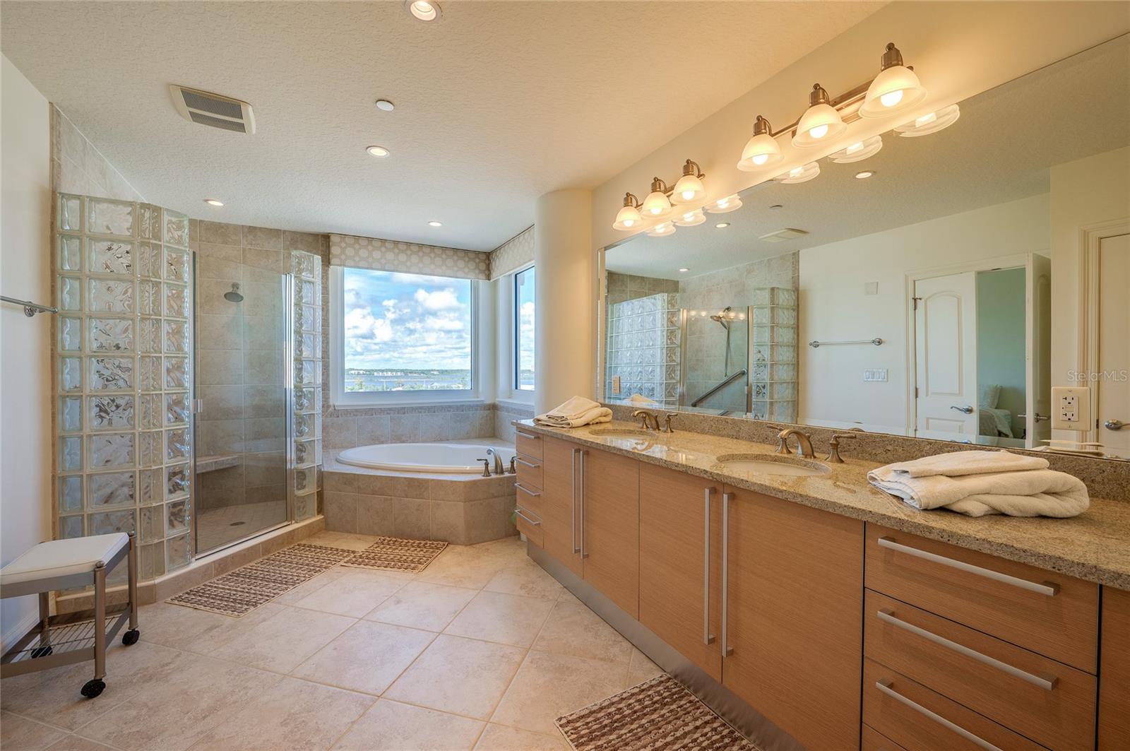 Image 22 of 49 For 3245 Atlantic Avenue 601