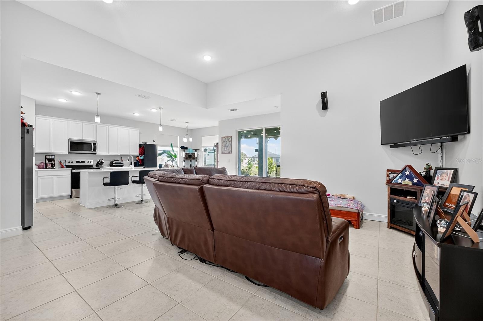 Image 10 of 58 For 4398 Lago Vista Drive