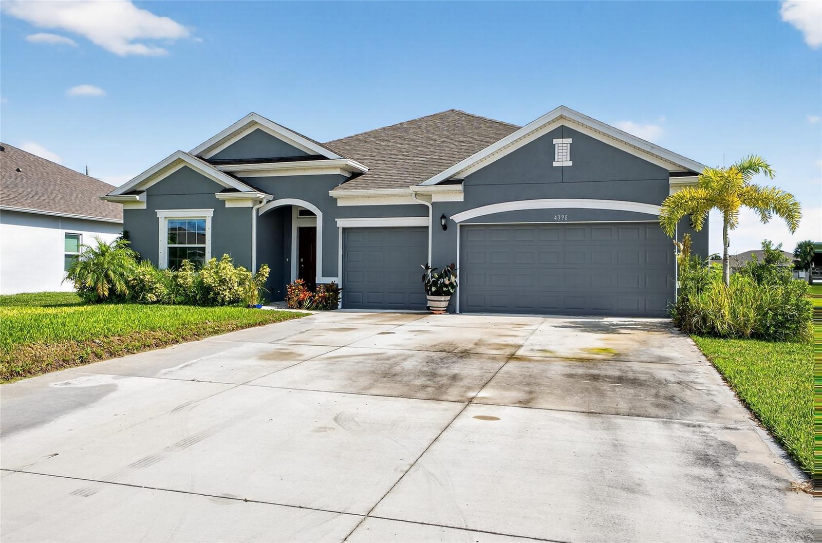 Image 4 of 58 For 4398 Lago Vista Drive