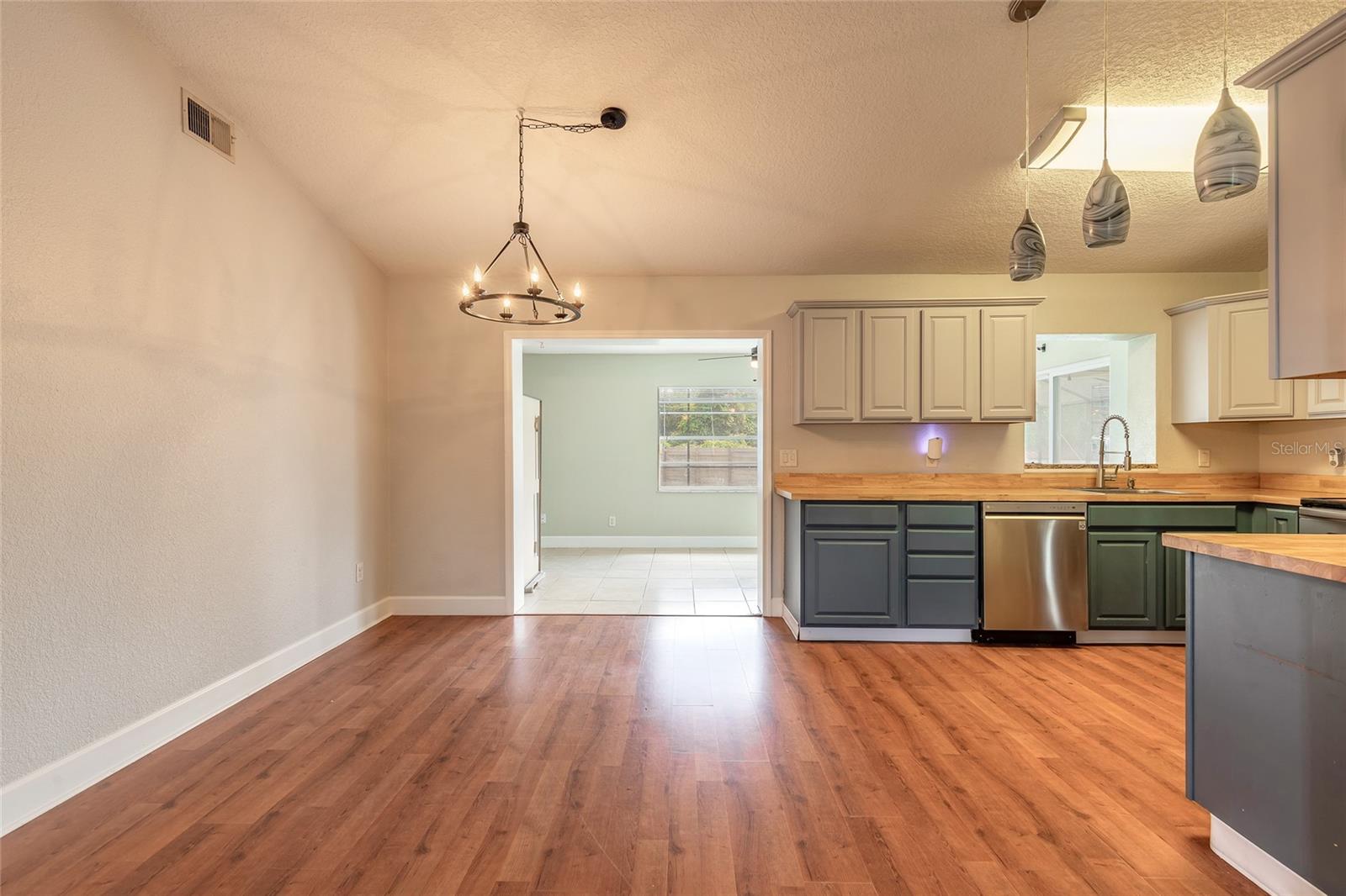 Image 13 of 51 For 1599 Courtland Boulevard