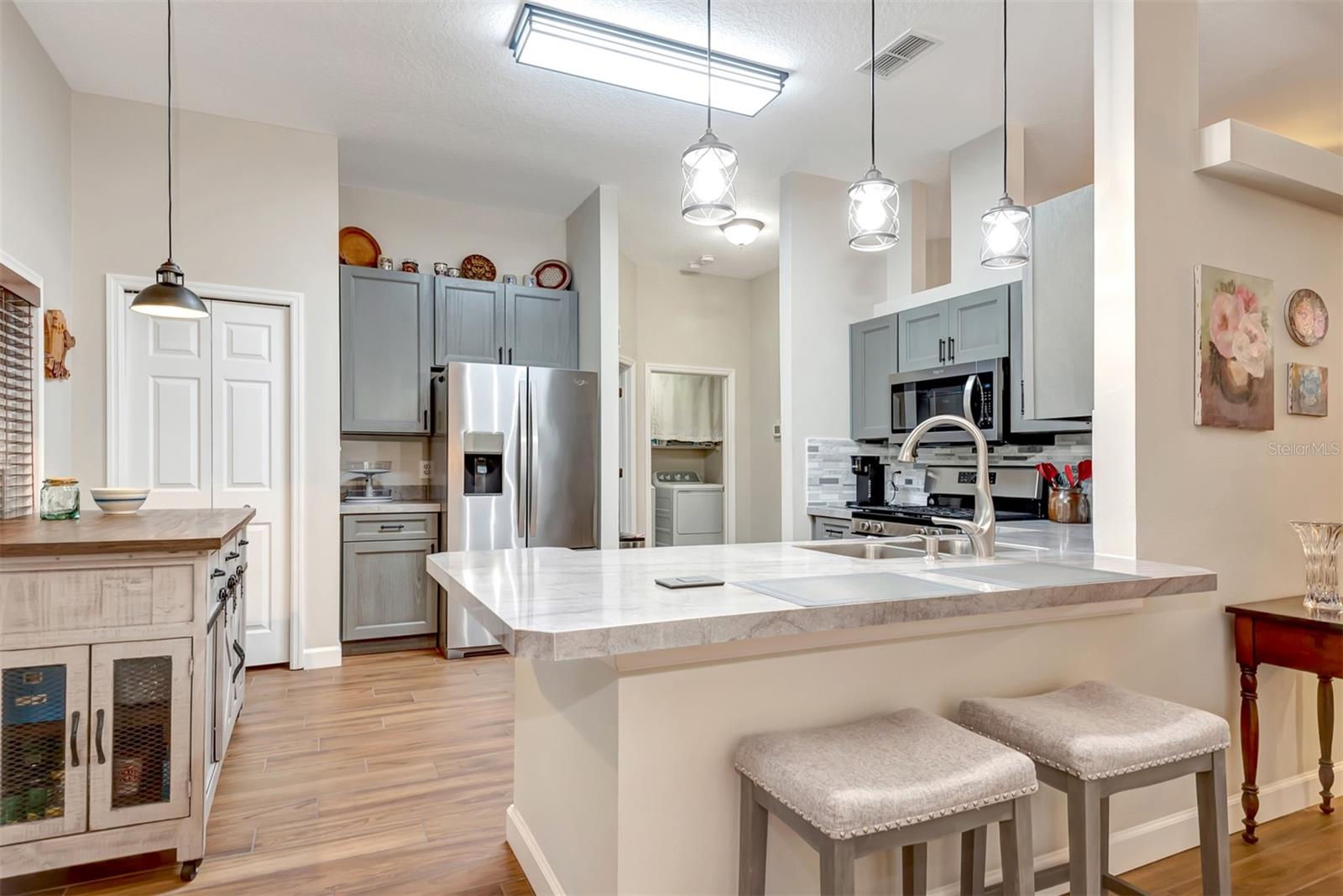 Image 9 of 57 For 1490 Surrey Park Drive