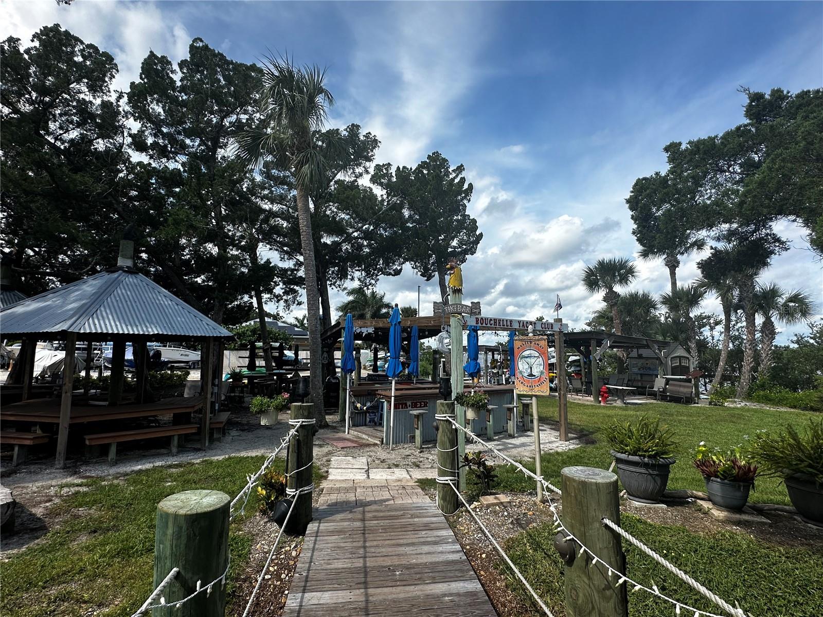 Image 21 of 51 For 462 Bouchelle Drive 104