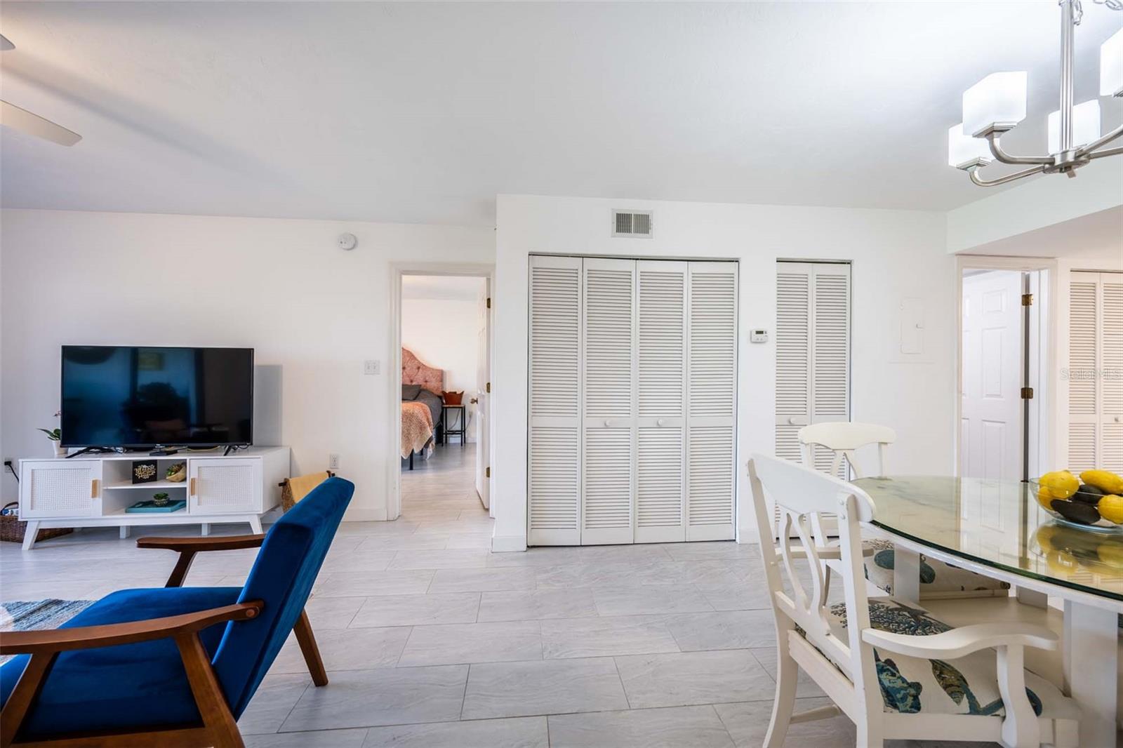 Image 33 of 51 For 462 Bouchelle Drive 104