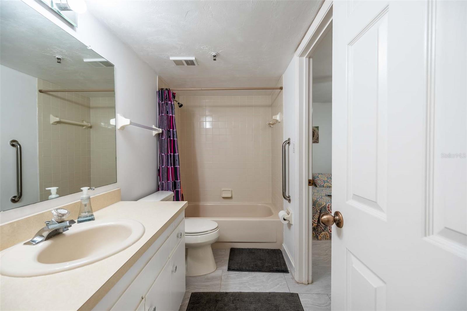 Image 43 of 51 For 462 Bouchelle Drive 104