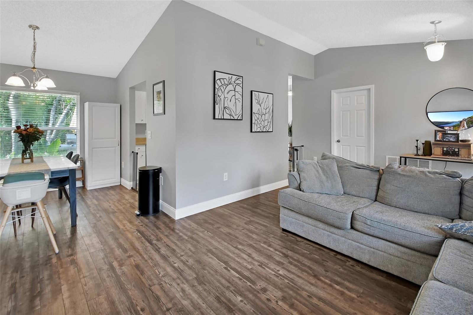 Image 4 of 30 For 2815 Menard Drive