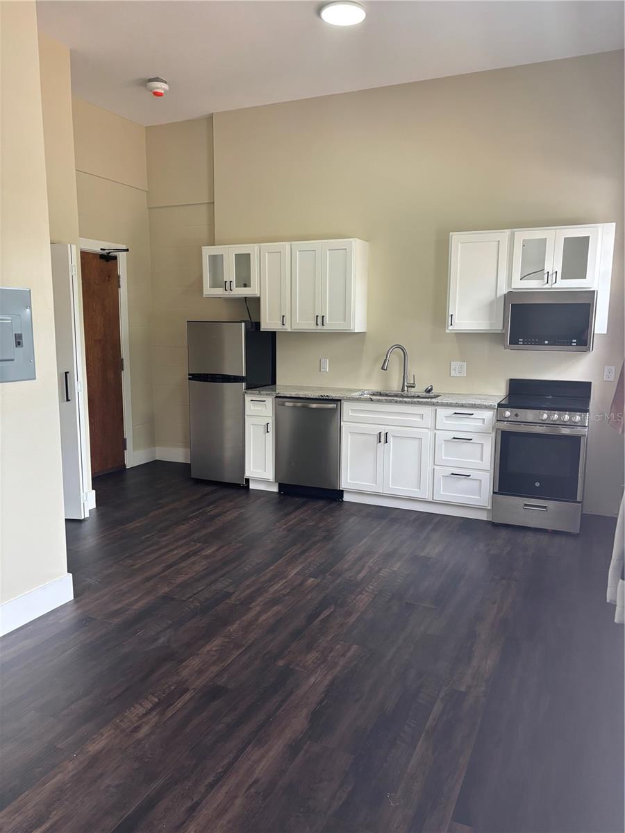 Image 3 of 6 For 306 Wisconsin Avenue 207