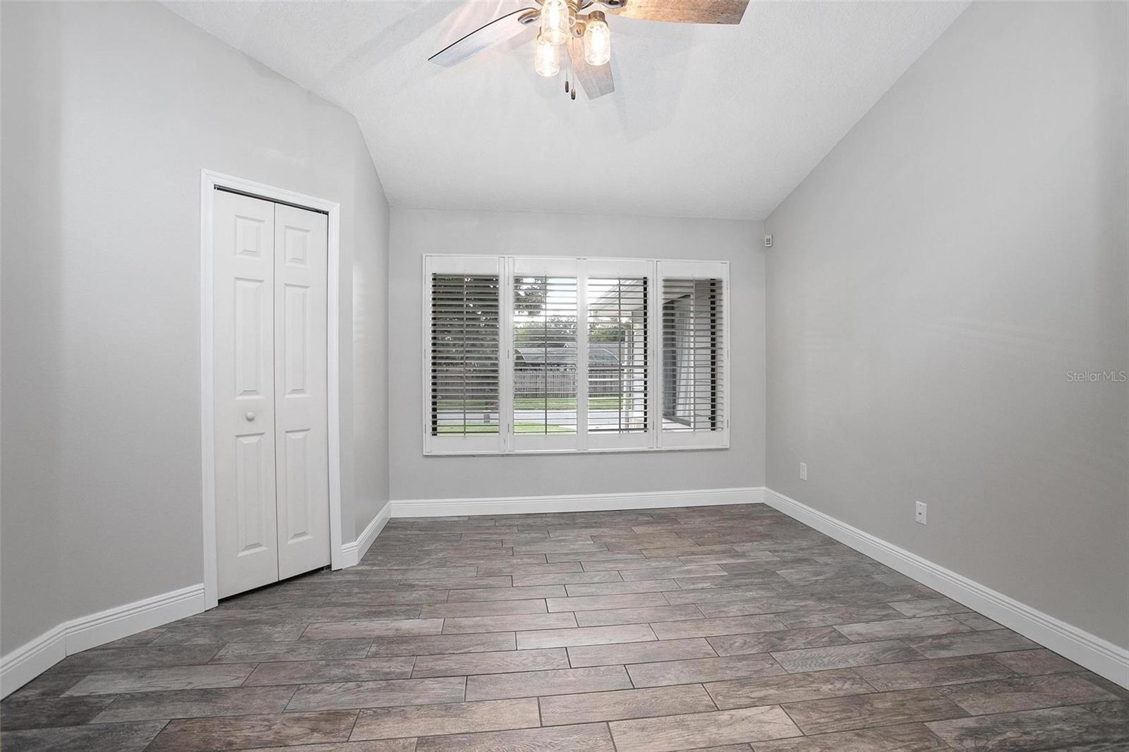 Image 11 of 52 For 679 Endeavour Drive