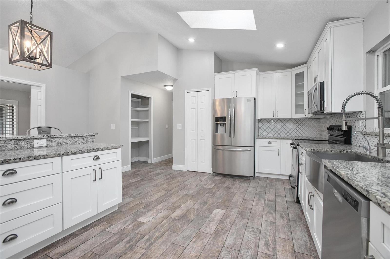 Image 16 of 52 For 679 Endeavour Drive