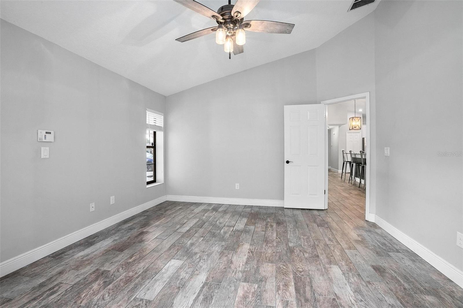 Image 18 of 52 For 679 Endeavour Drive