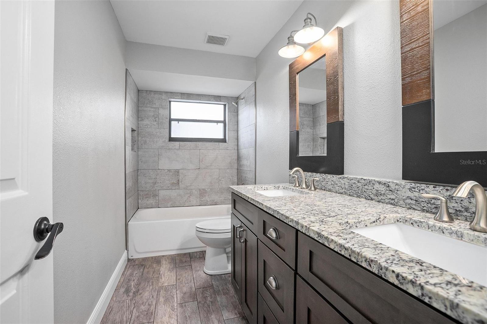 Image 24 of 52 For 679 Endeavour Drive