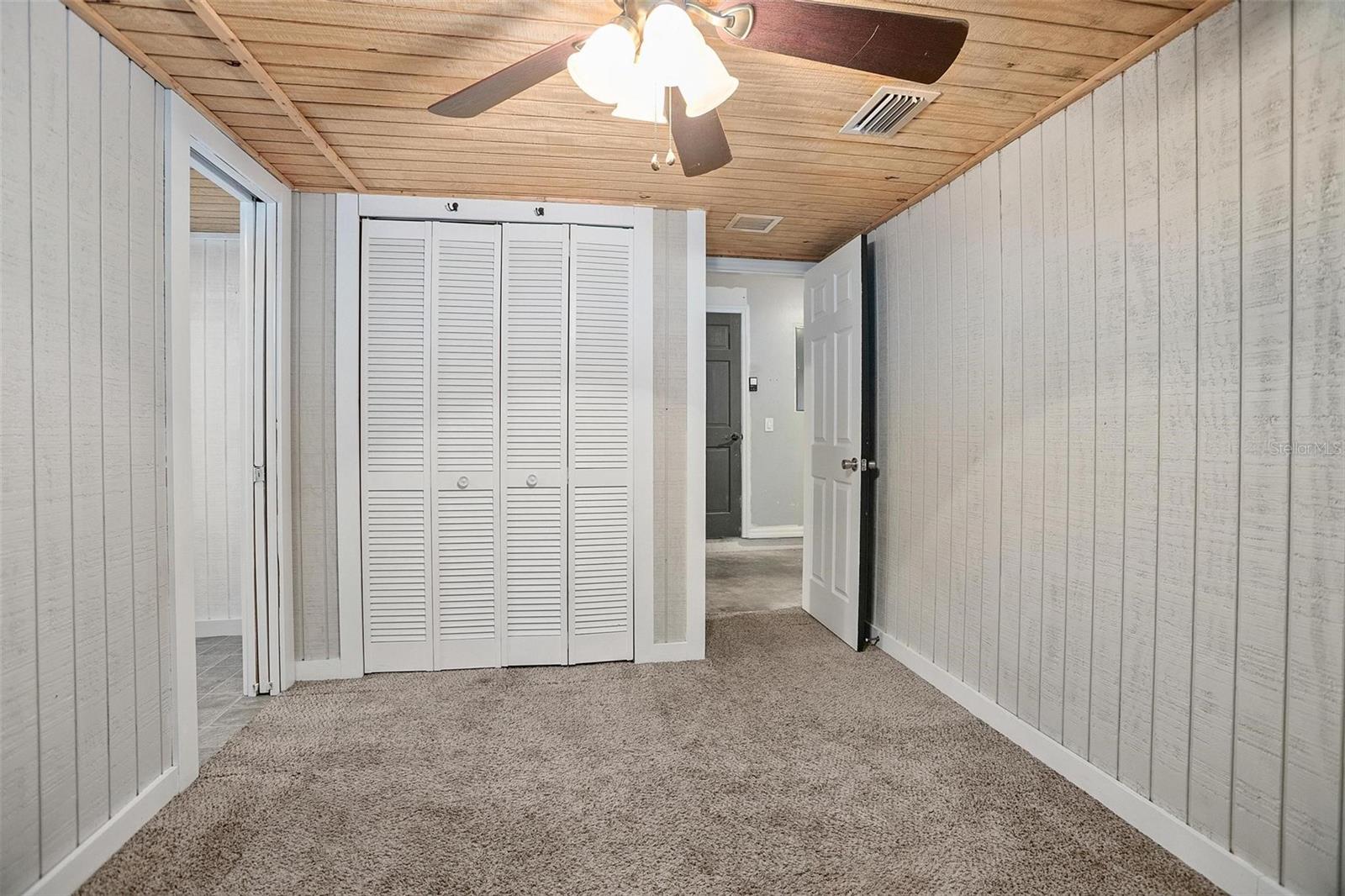 Image 33 of 52 For 679 Endeavour Drive