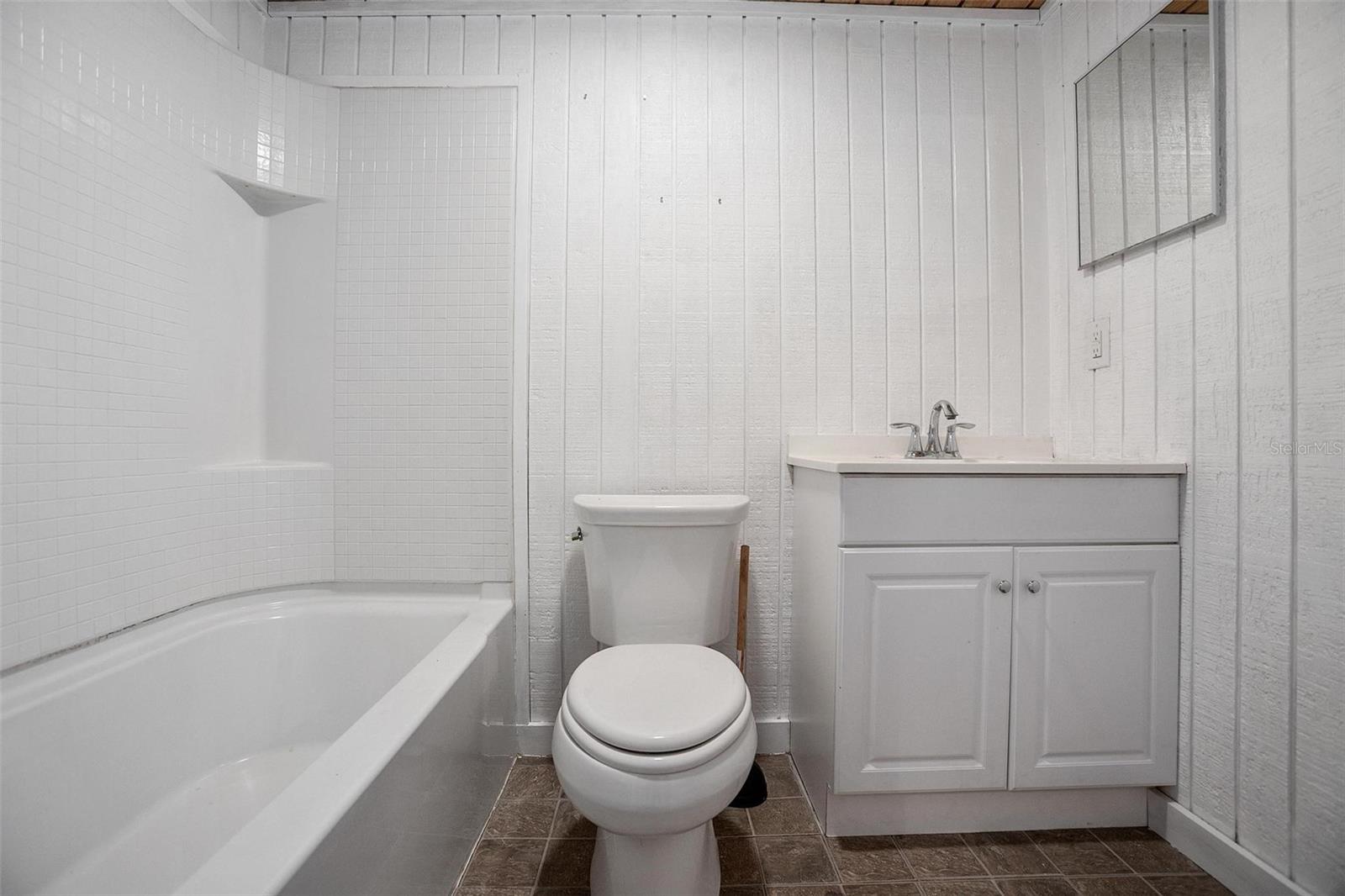 Image 34 of 52 For 679 Endeavour Drive