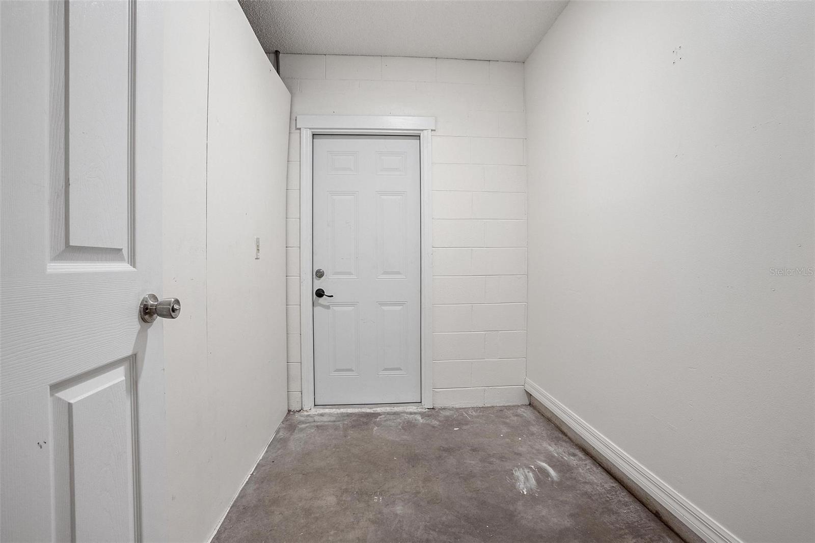Image 36 of 52 For 679 Endeavour Drive