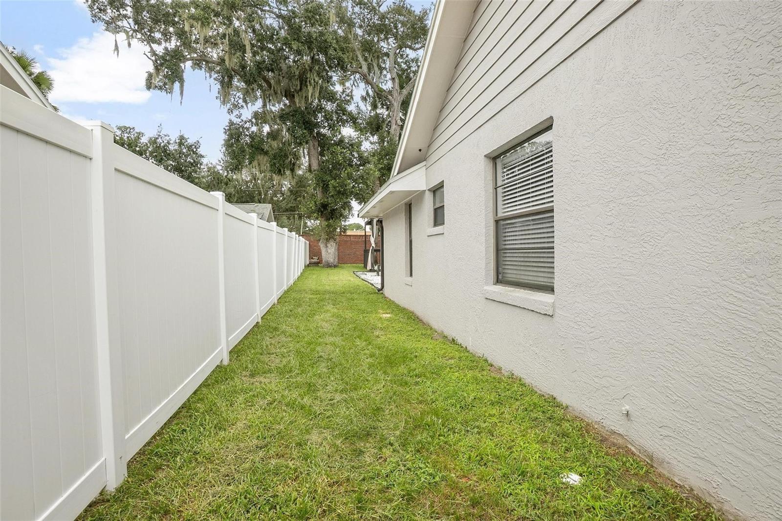 Image 39 of 52 For 679 Endeavour Drive