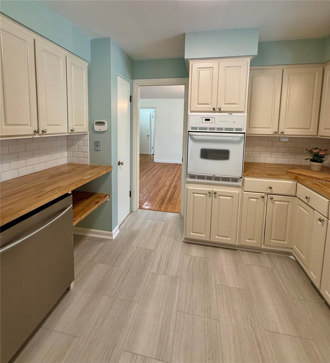 Image 19 of 41 For 312 Orleans Avenue
