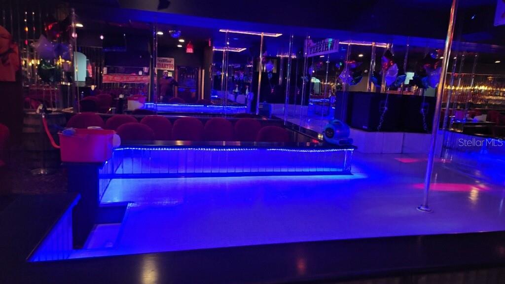 Image 3 of 10 For 8556 Park Boulevard