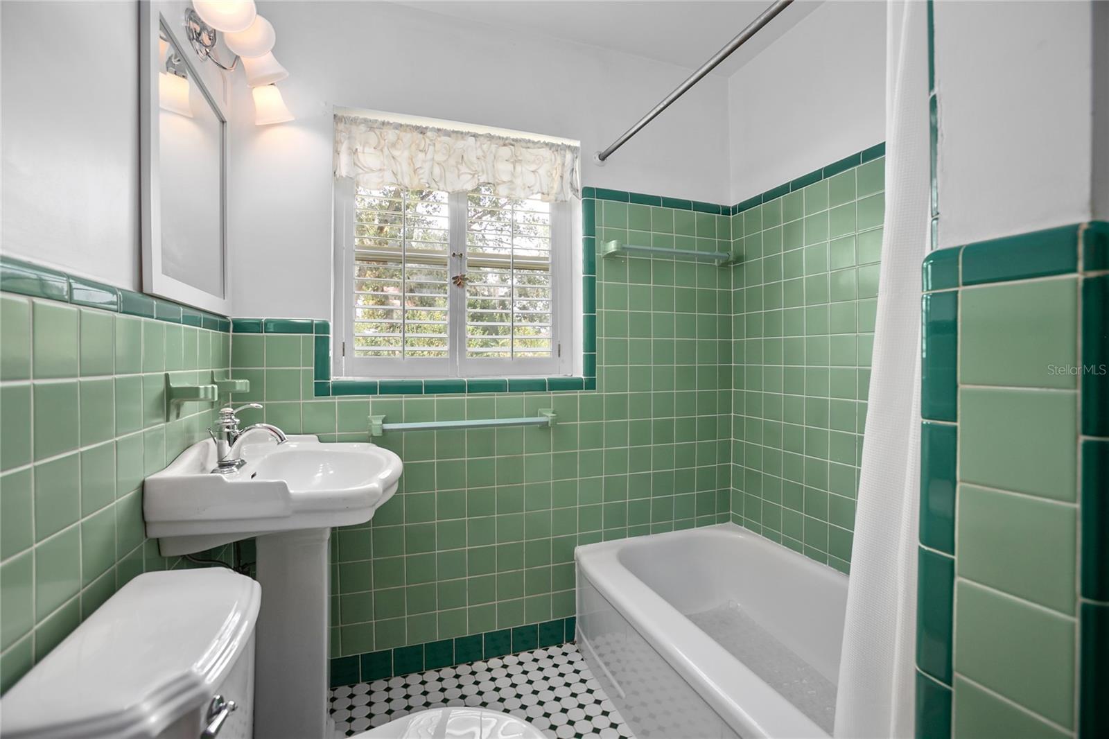Image 24 of 46 For 1930 Trinidad Street