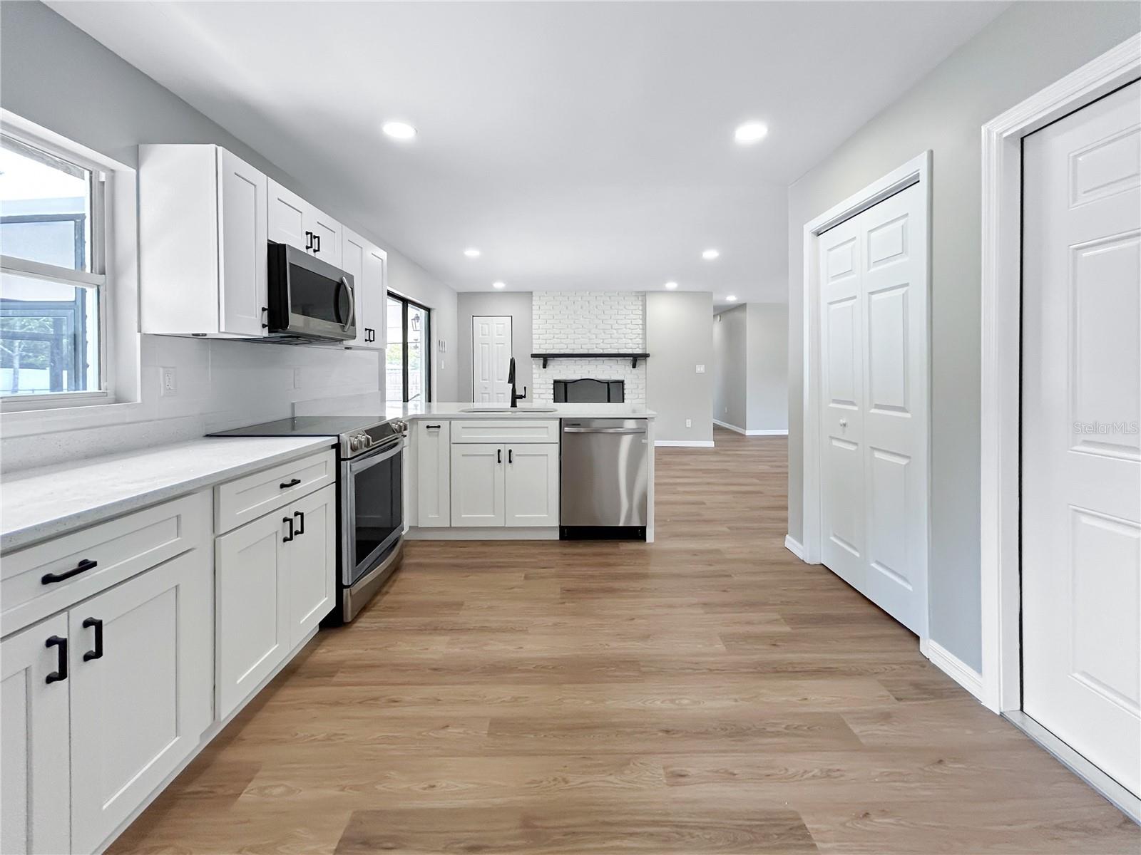 Image 12 of 39 For 1832 6th Street