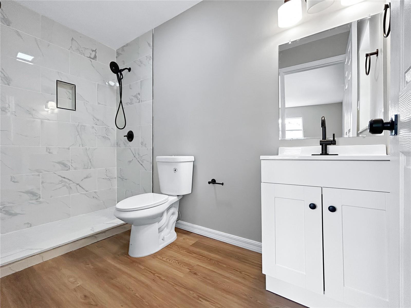 Image 17 of 39 For 1832 6th Street