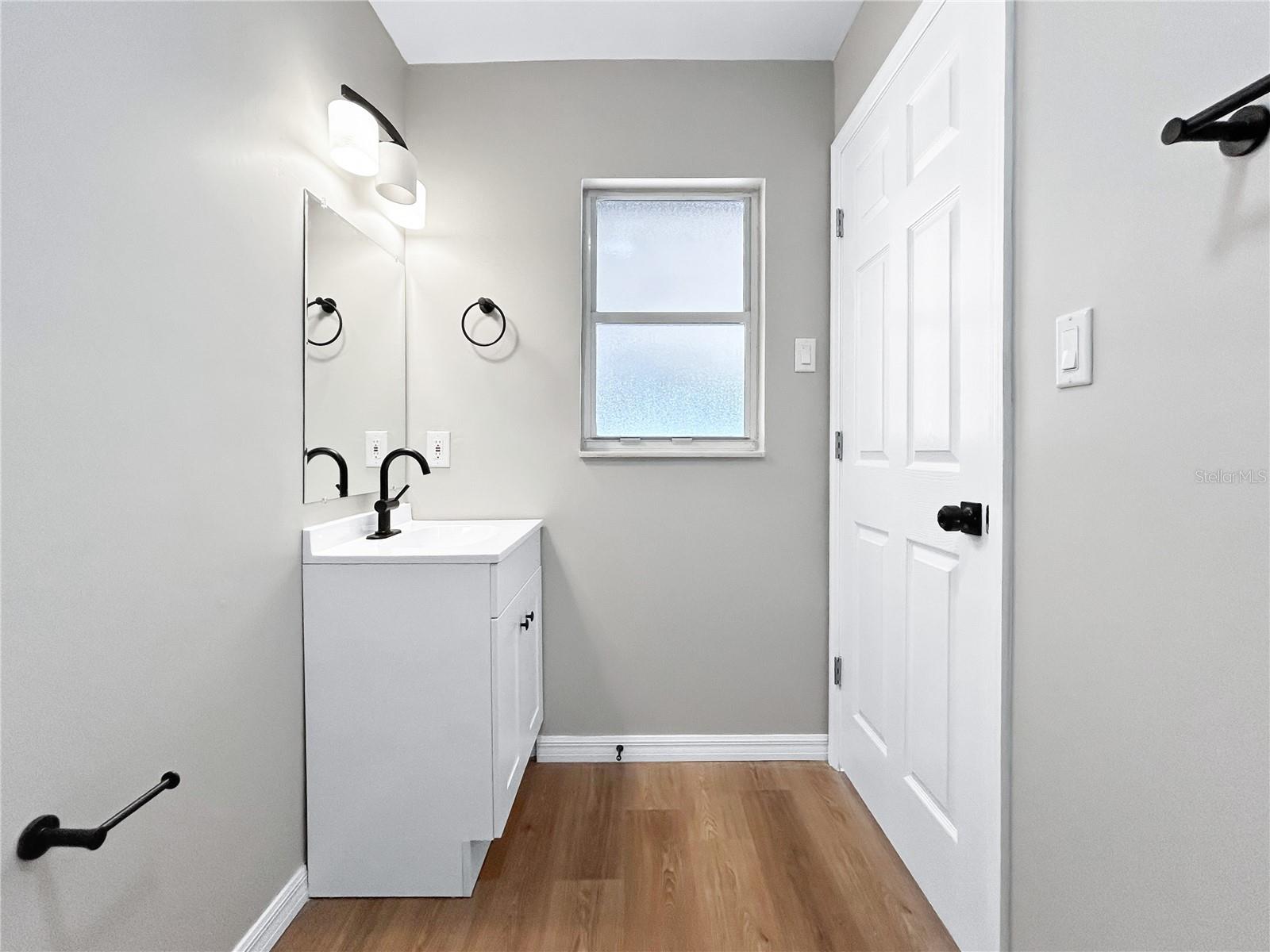 Image 18 of 39 For 1832 6th Street