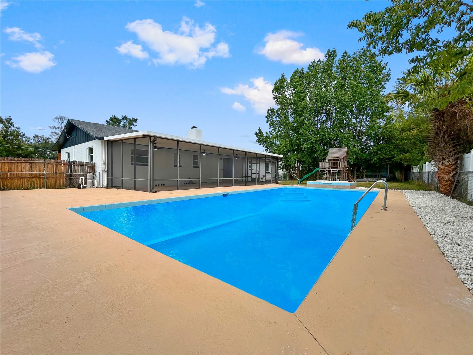 Image 2 of 39 For 1832 6th Street