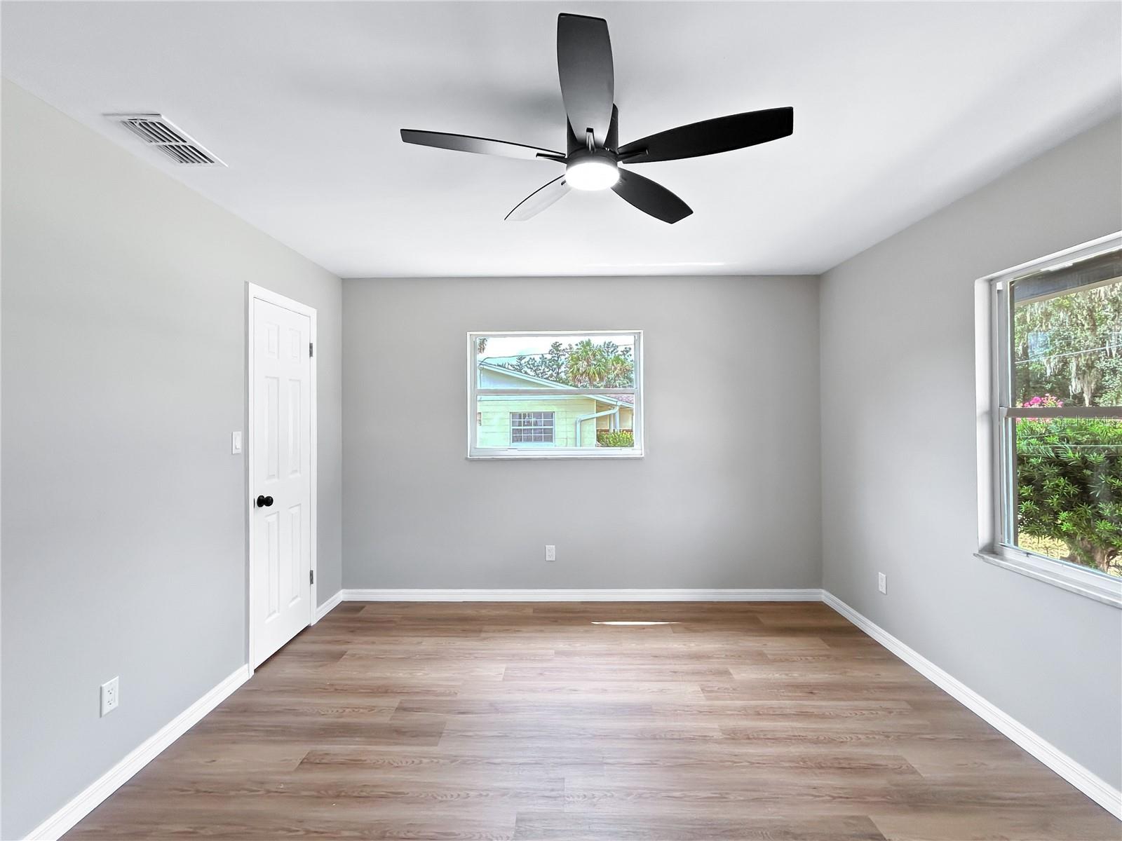 Image 20 of 39 For 1832 6th Street