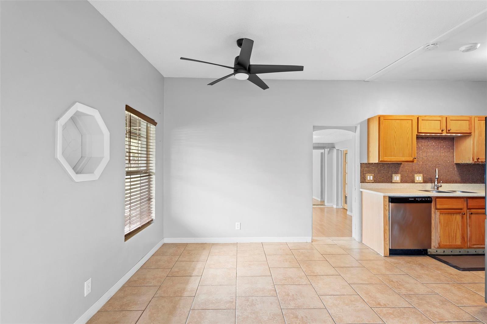 Image 7 of 39 For 118 Sunland Drive