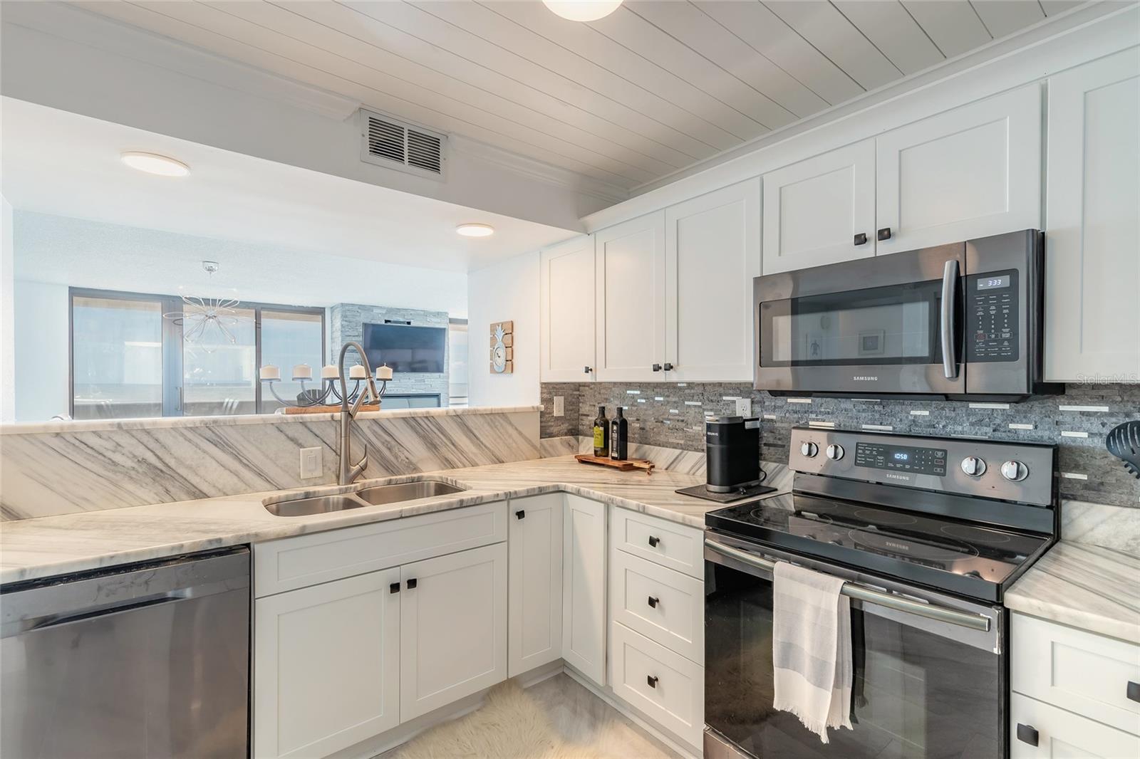 Image 4 of 56 For 1420 Atlantic Avenue 601
