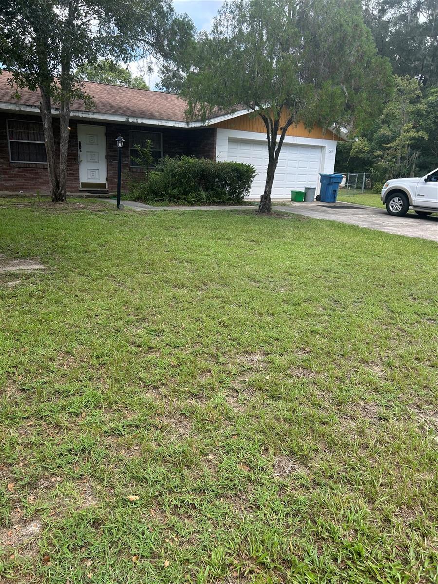 Listing Details for 305 Violetwood Road, DELAND, FL 32720