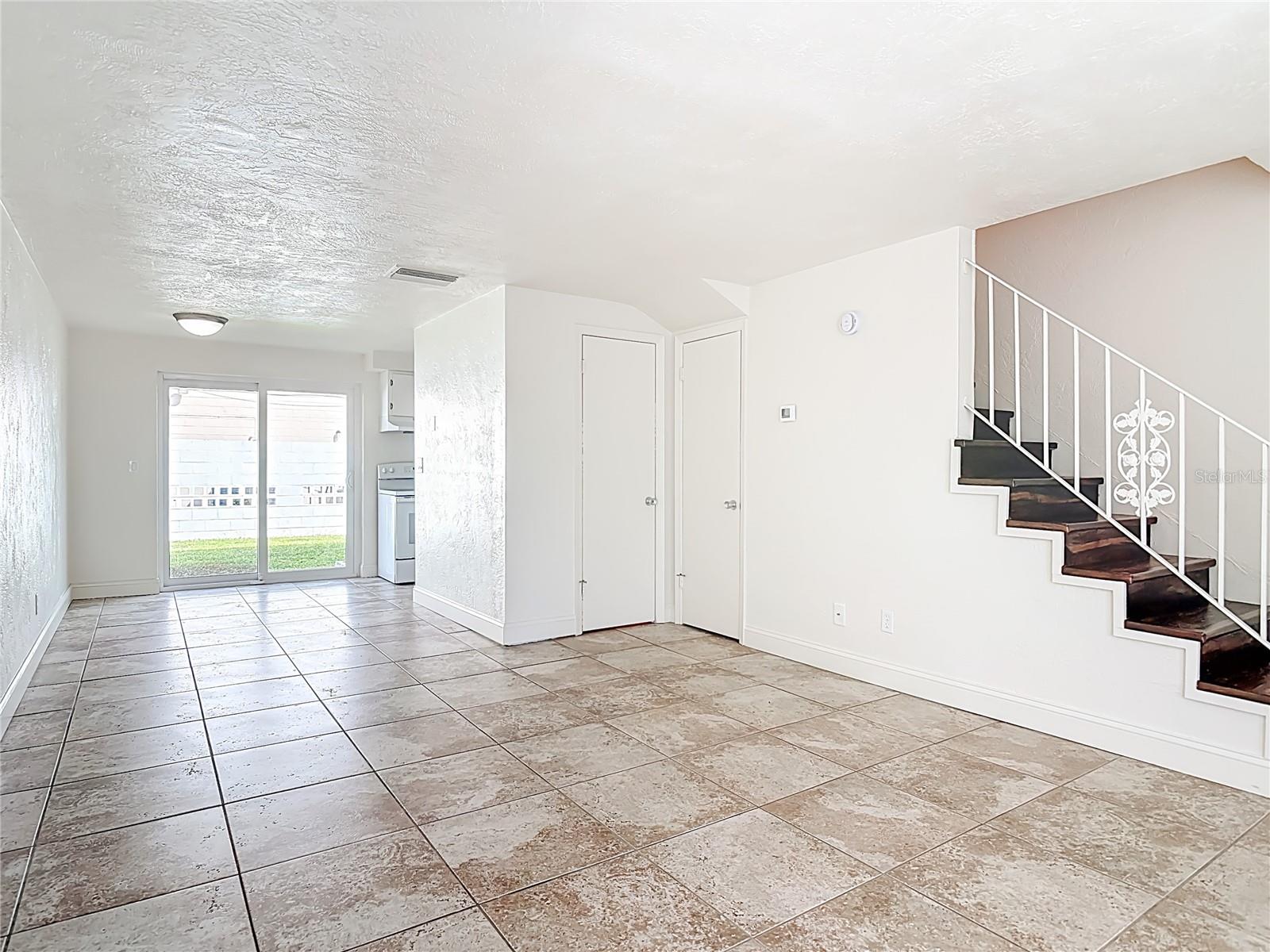Image 3 of 31 For 1610 Palmetto Avenue 4