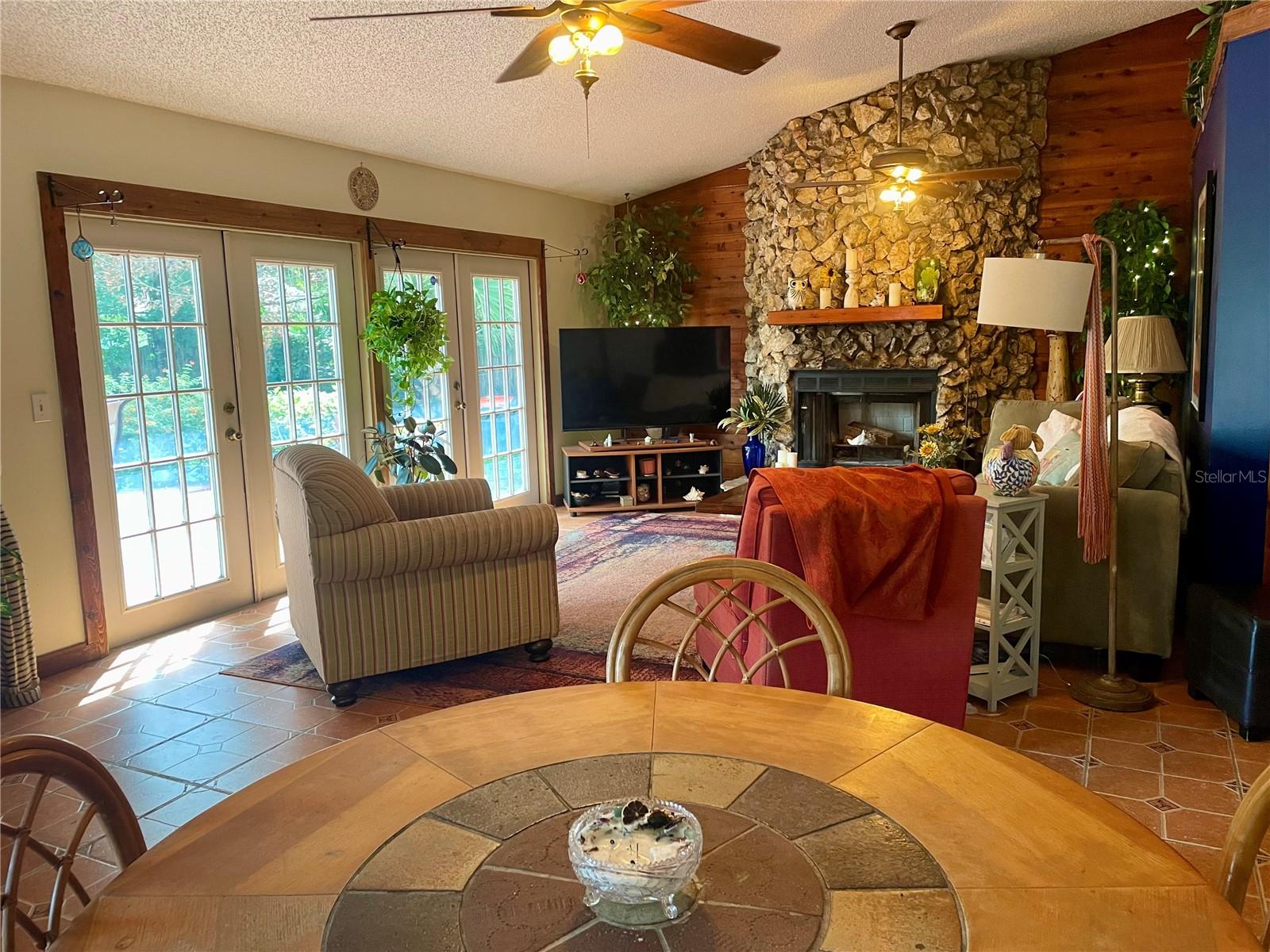 Image 12 of 42 For 2615 Willow Oak Drive