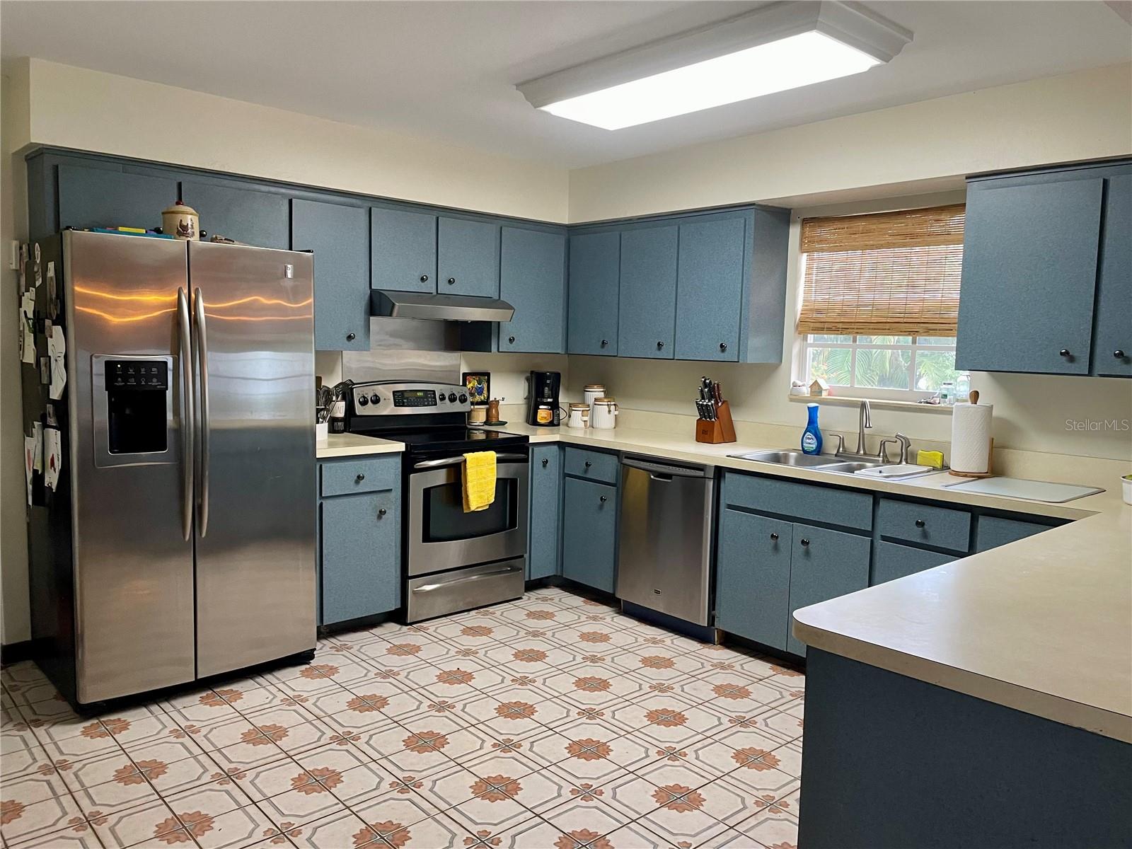Image 3 of 42 For 2615 Willow Oak Drive