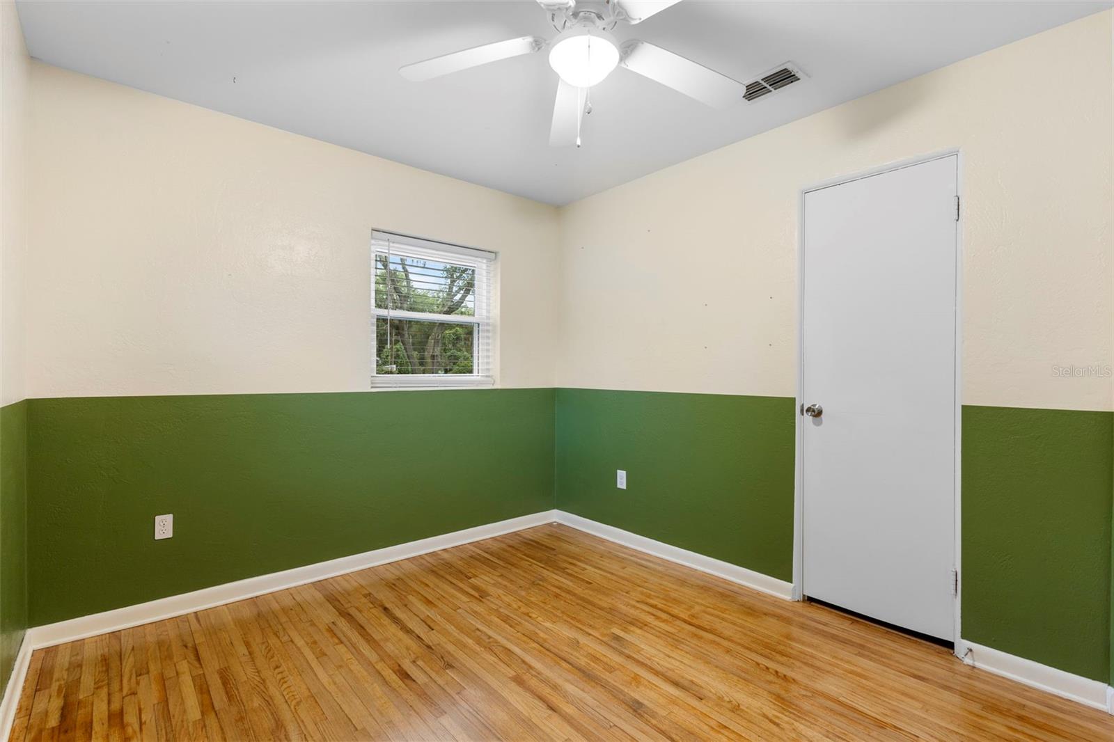 Image 18 of 26 For 141 Mcdonald Avenue
