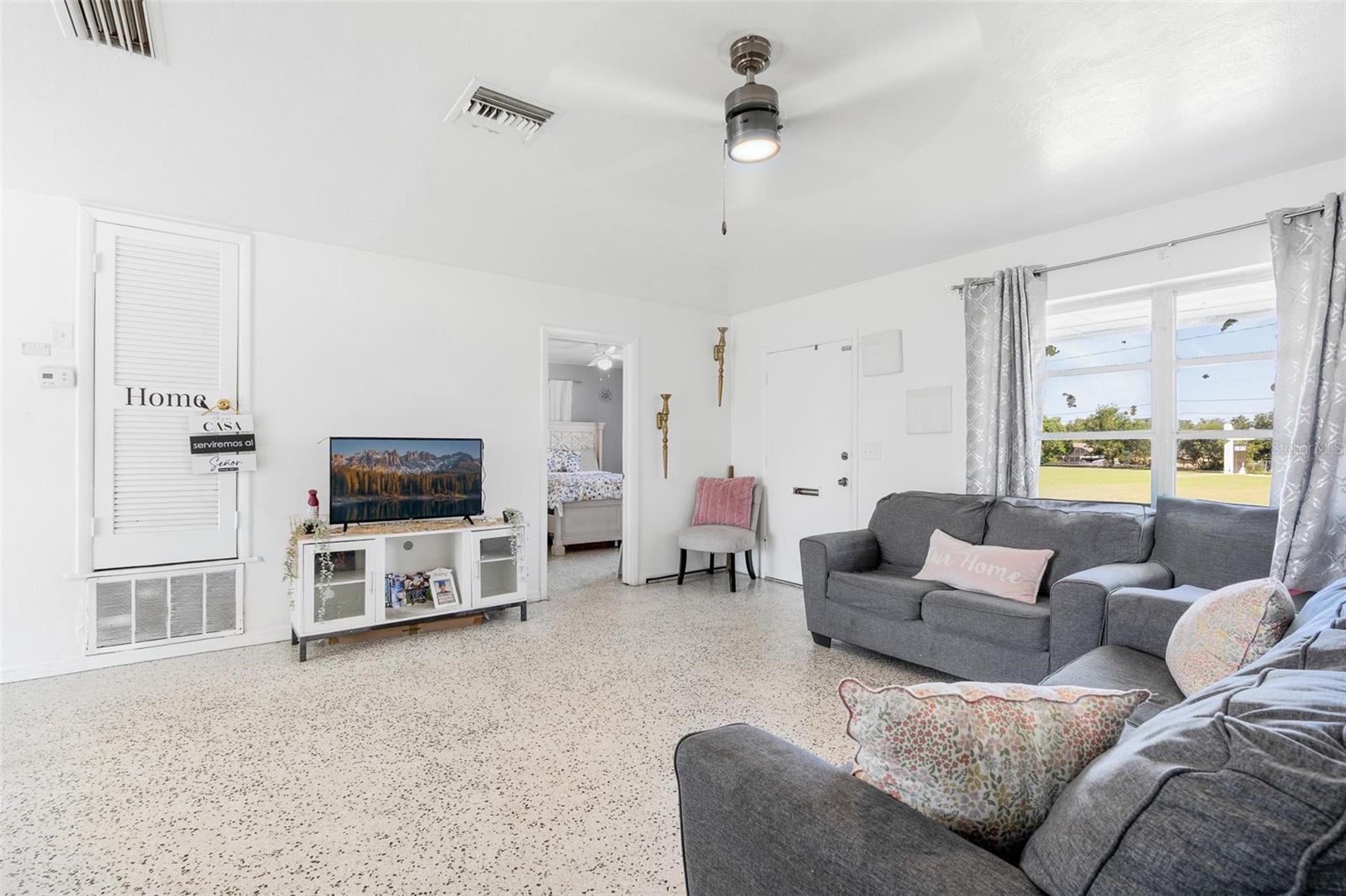 Image 4 of 21 For 1794 Saxon Boulevard