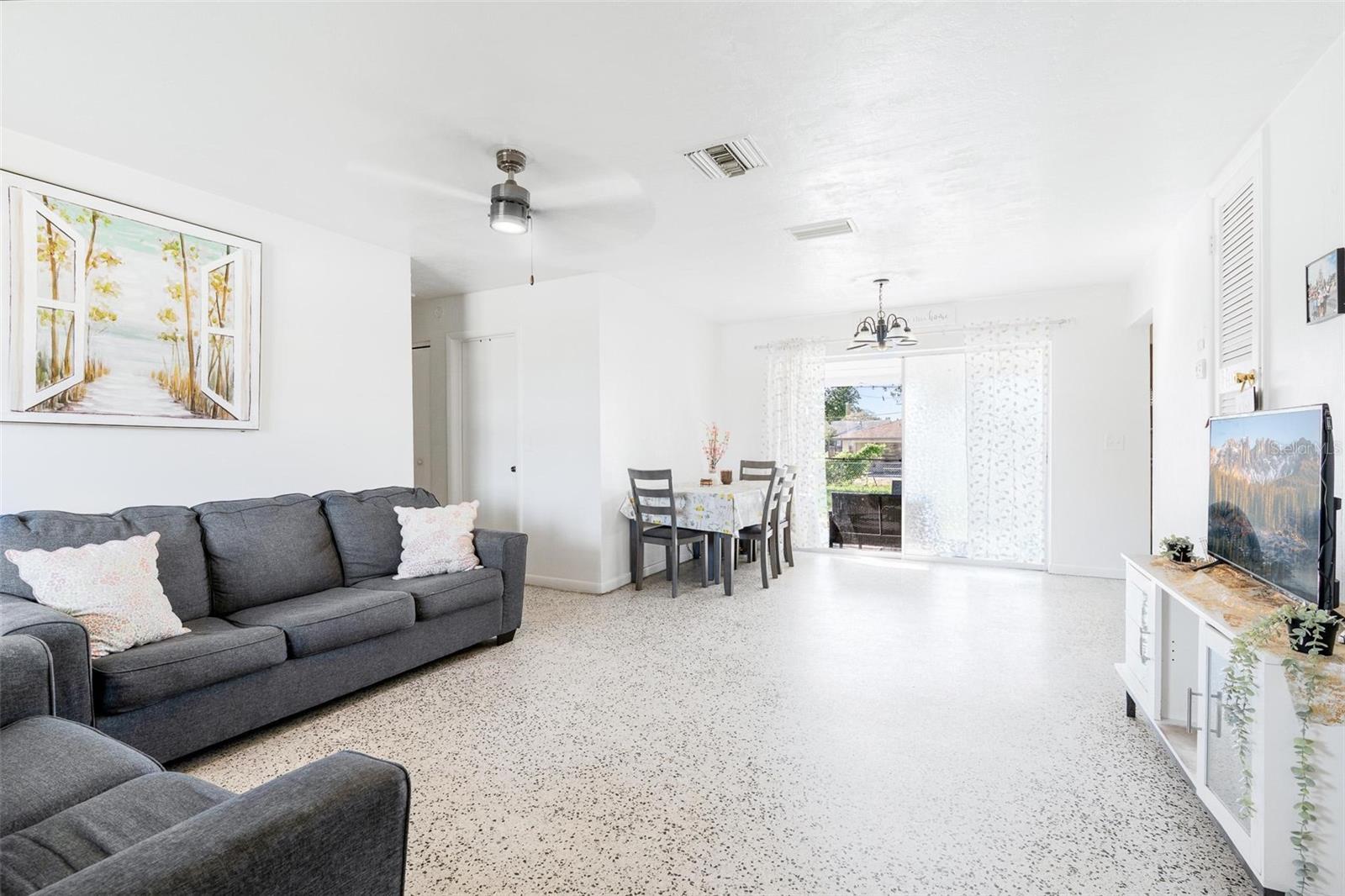 Image 5 of 21 For 1794 Saxon Boulevard