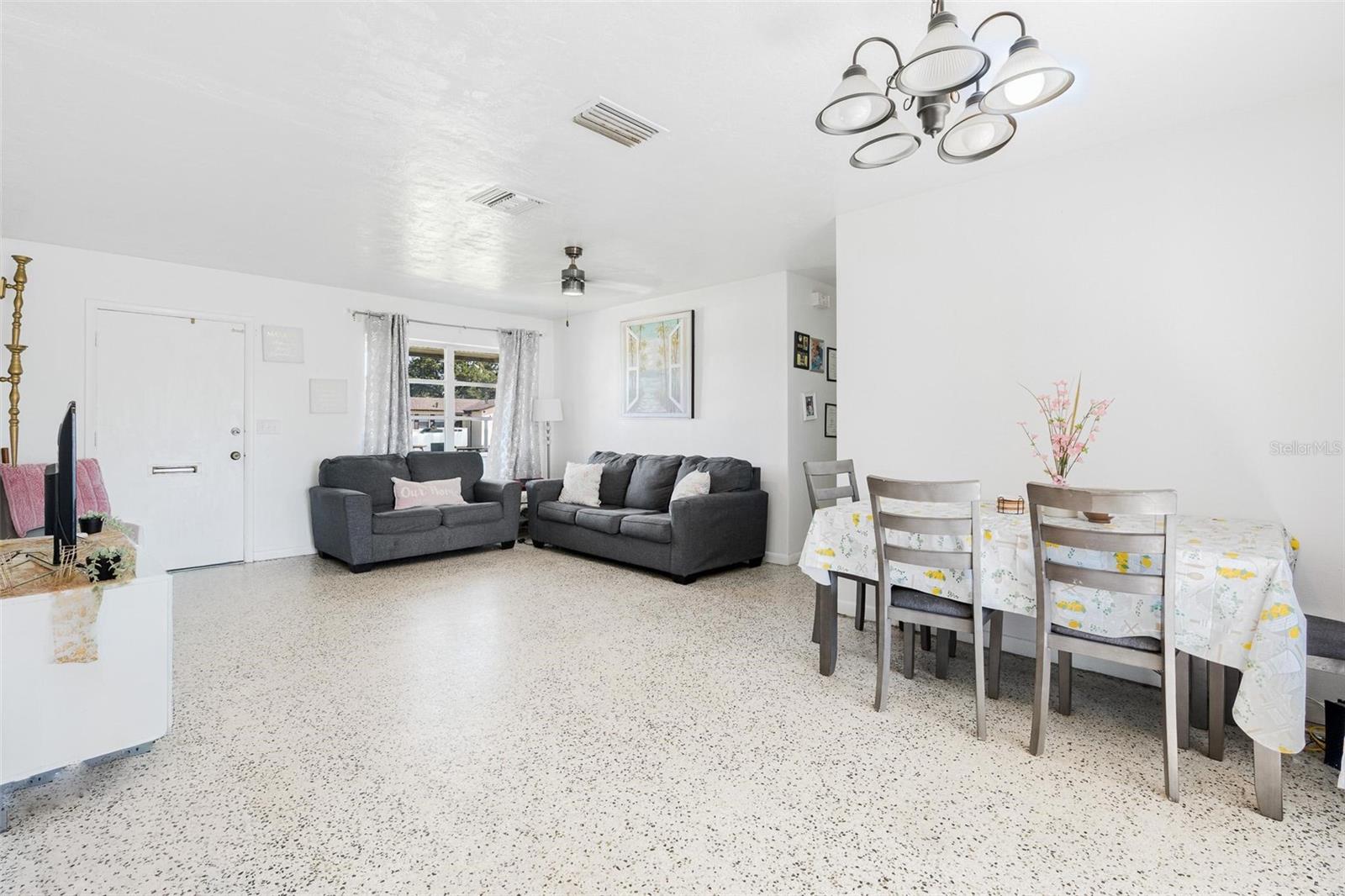 Image 6 of 21 For 1794 Saxon Boulevard