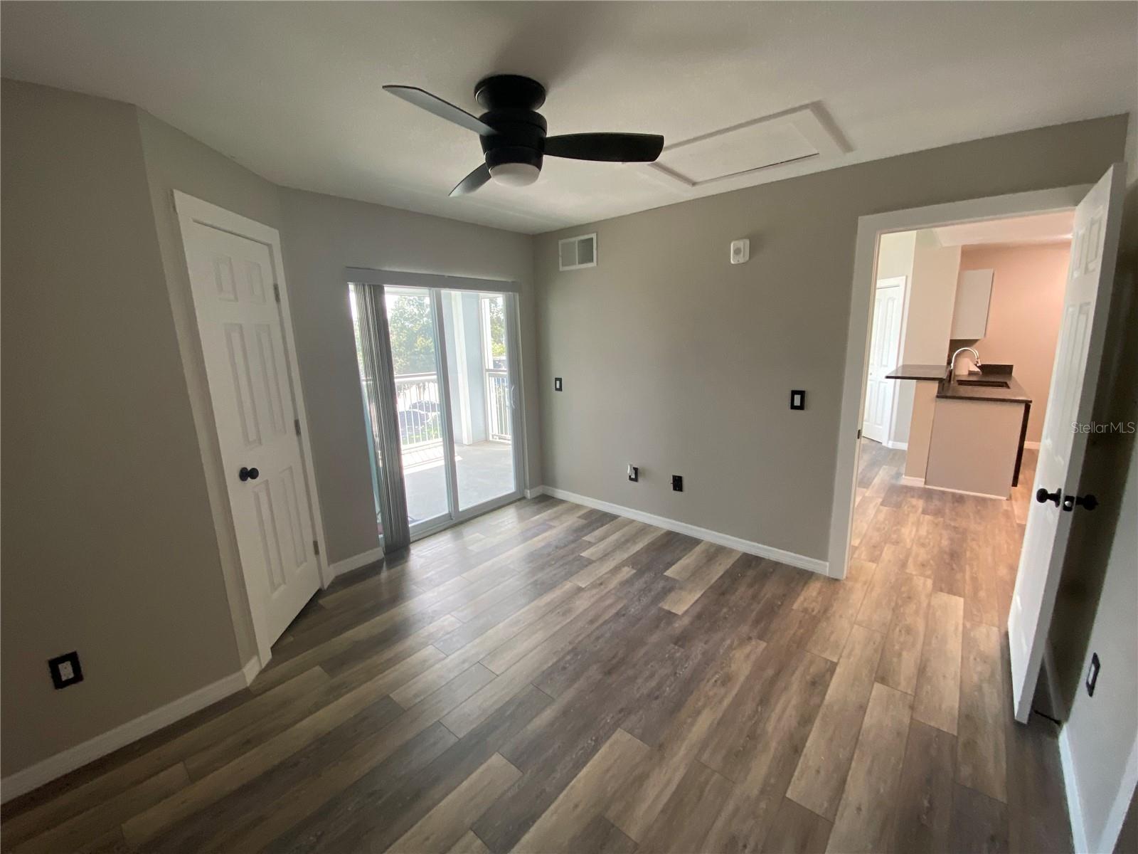 Image 15 of 21 For 2592 Grassy Point Drive 306