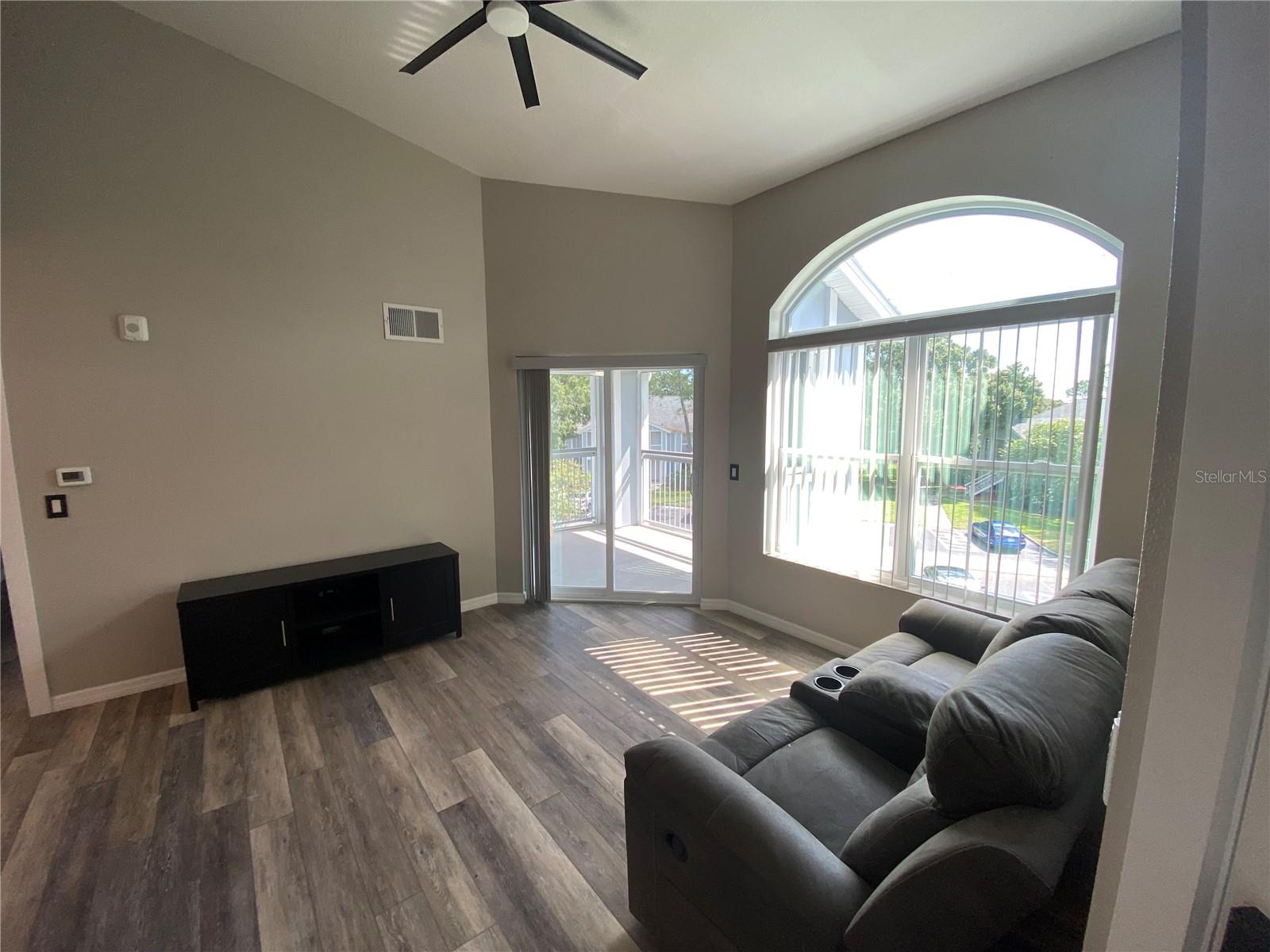 Image 4 of 21 For 2592 Grassy Point Drive 306