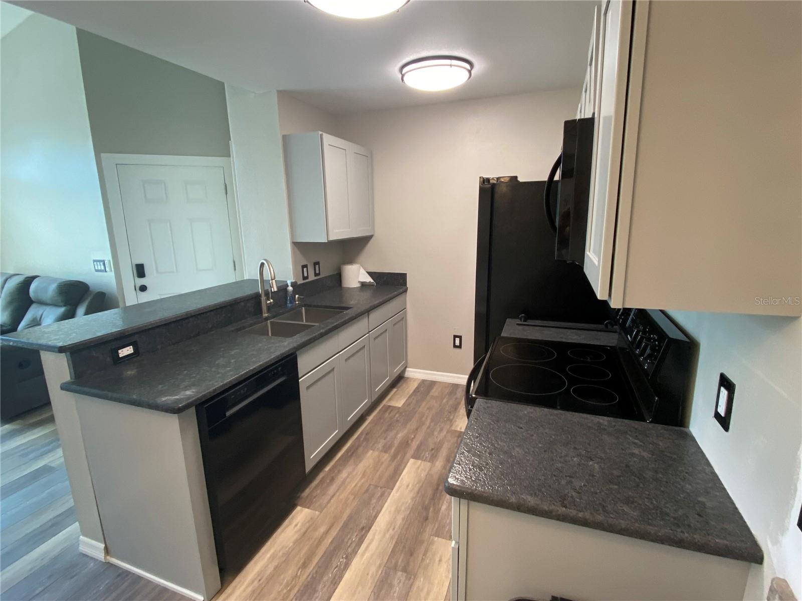 Image 9 of 21 For 2592 Grassy Point Drive 306