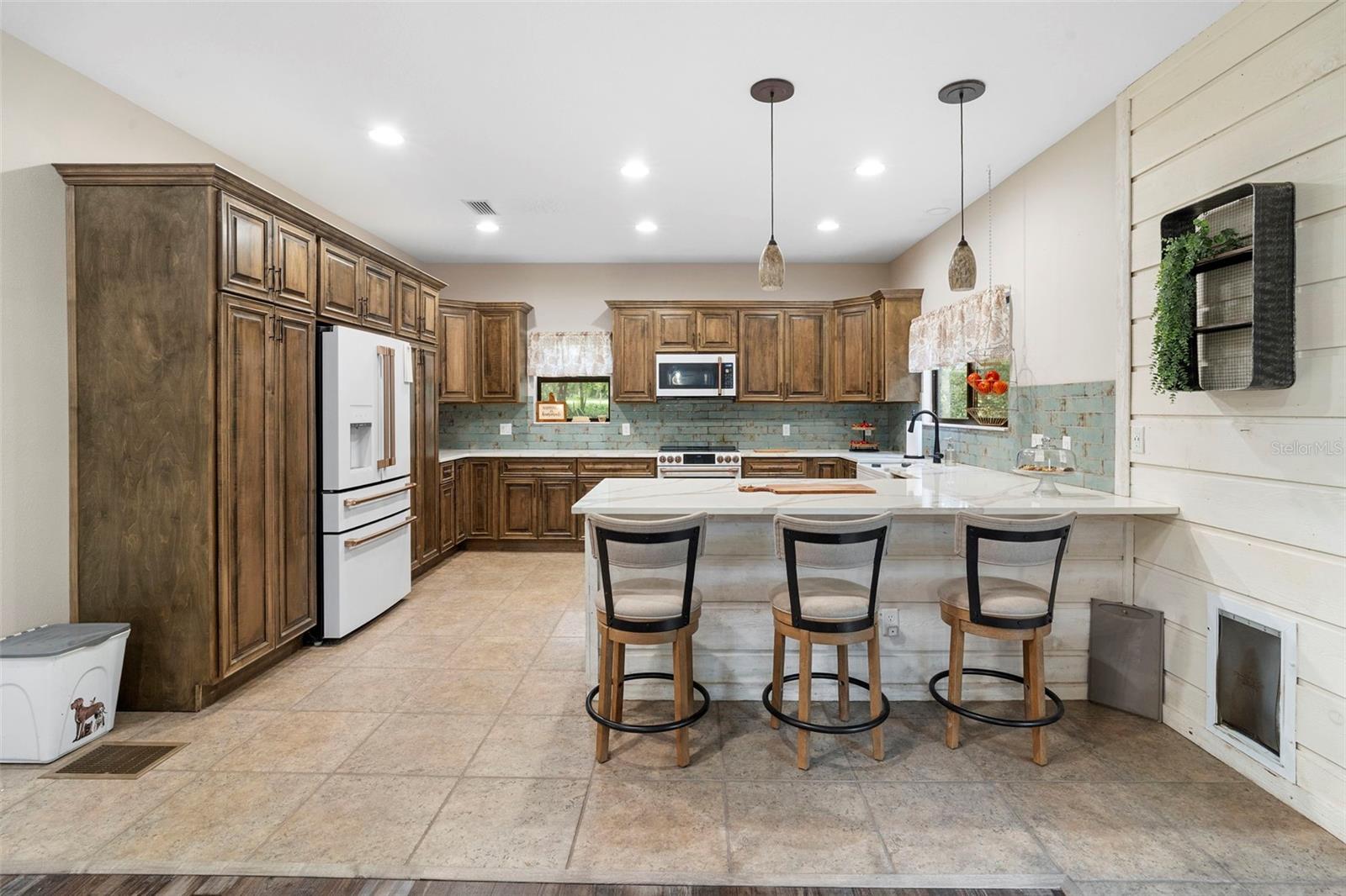 Image 4 of 82 For 1268 Mcgregor Road