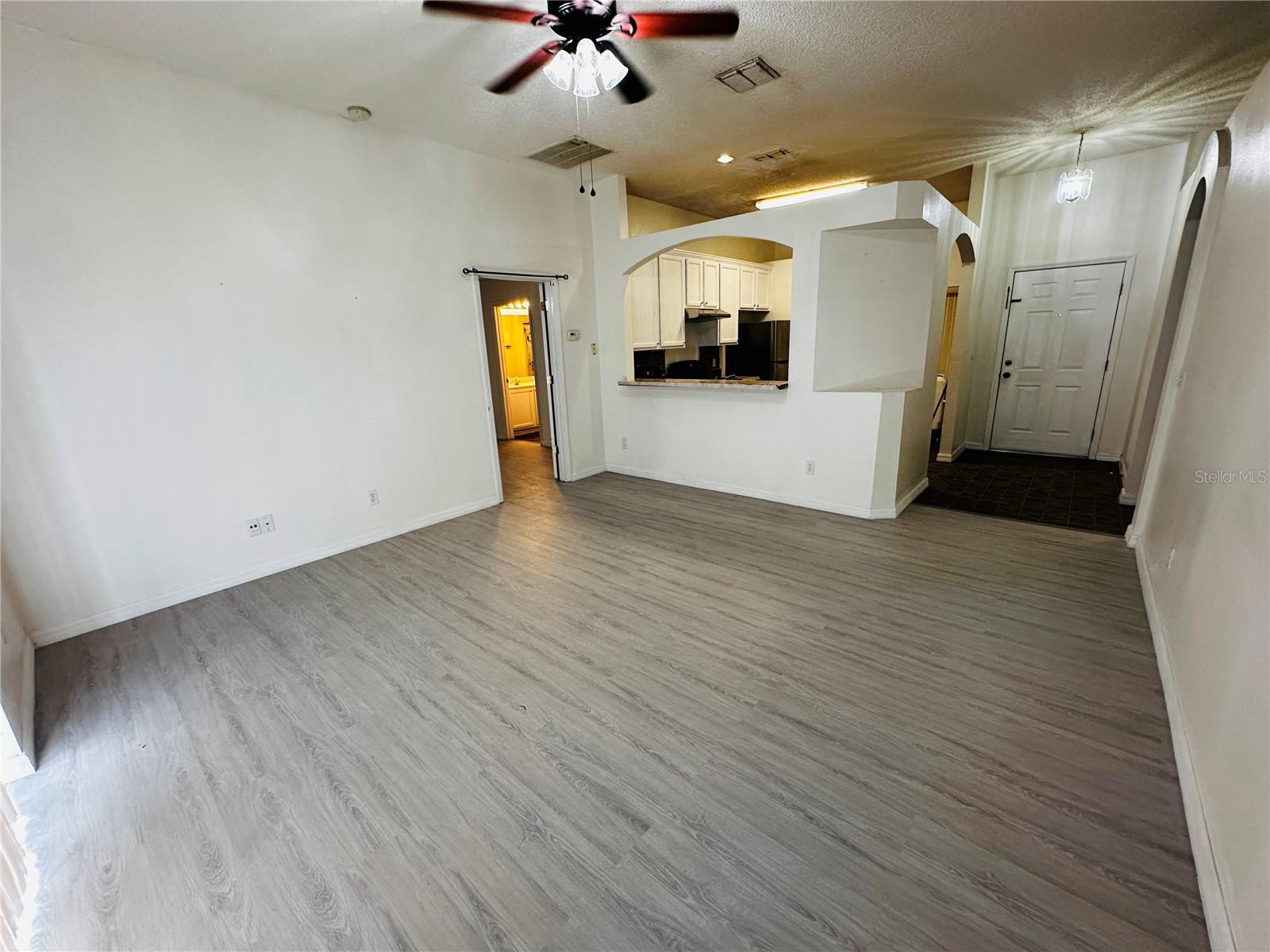Image 2 of 16 For 304 Heritage Estates Lane