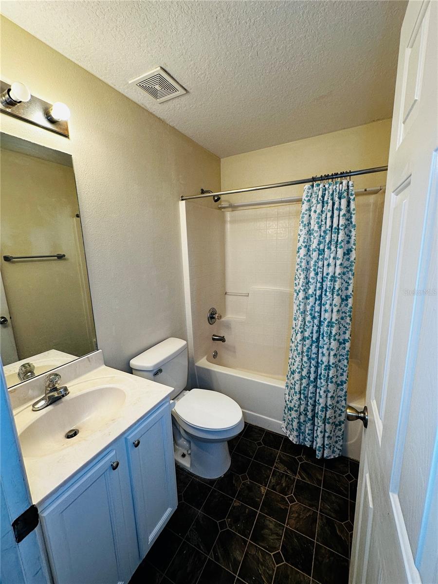 Image 5 of 16 For 304 Heritage Estates Lane