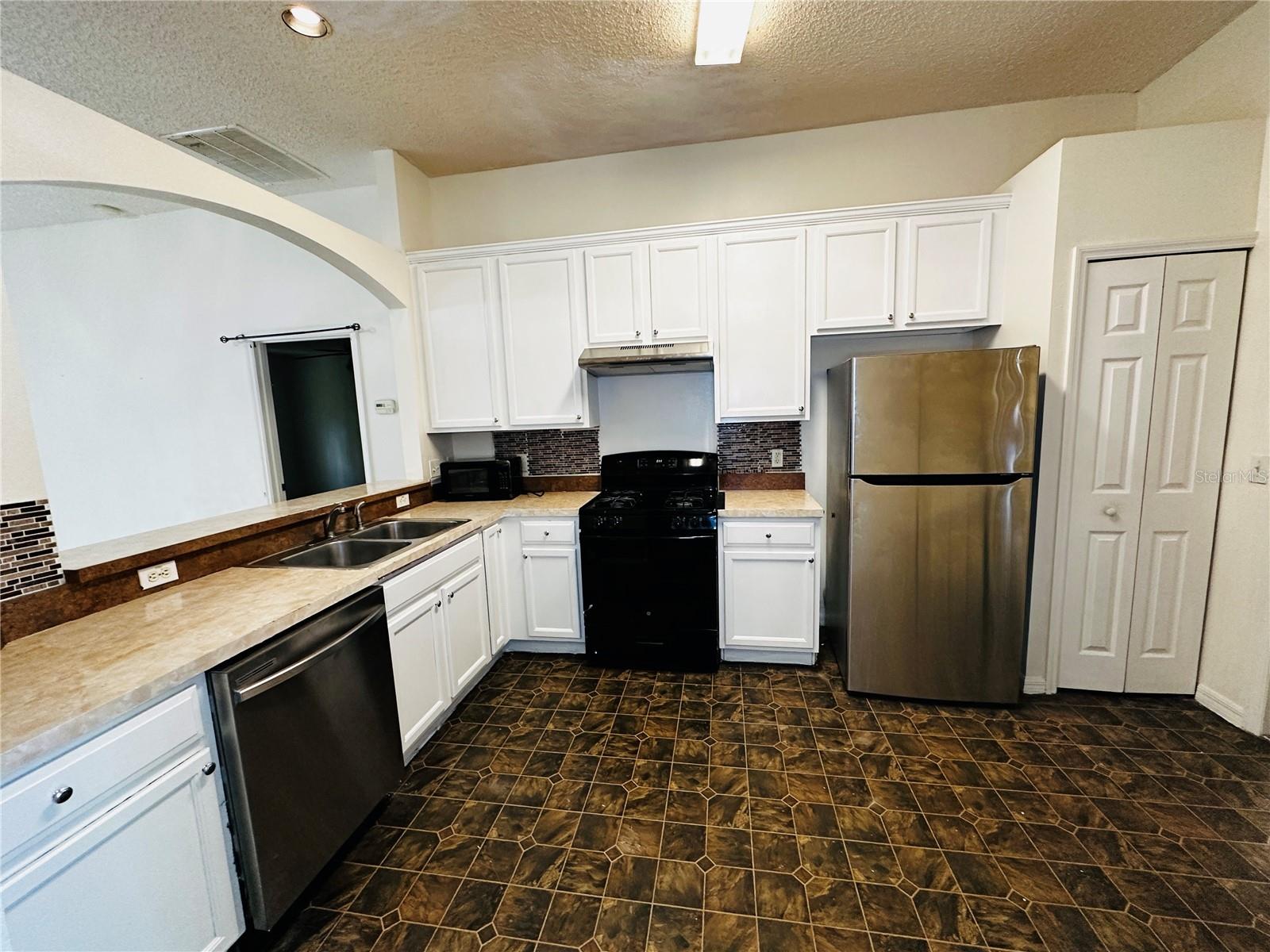 Image 6 of 16 For 304 Heritage Estates Lane