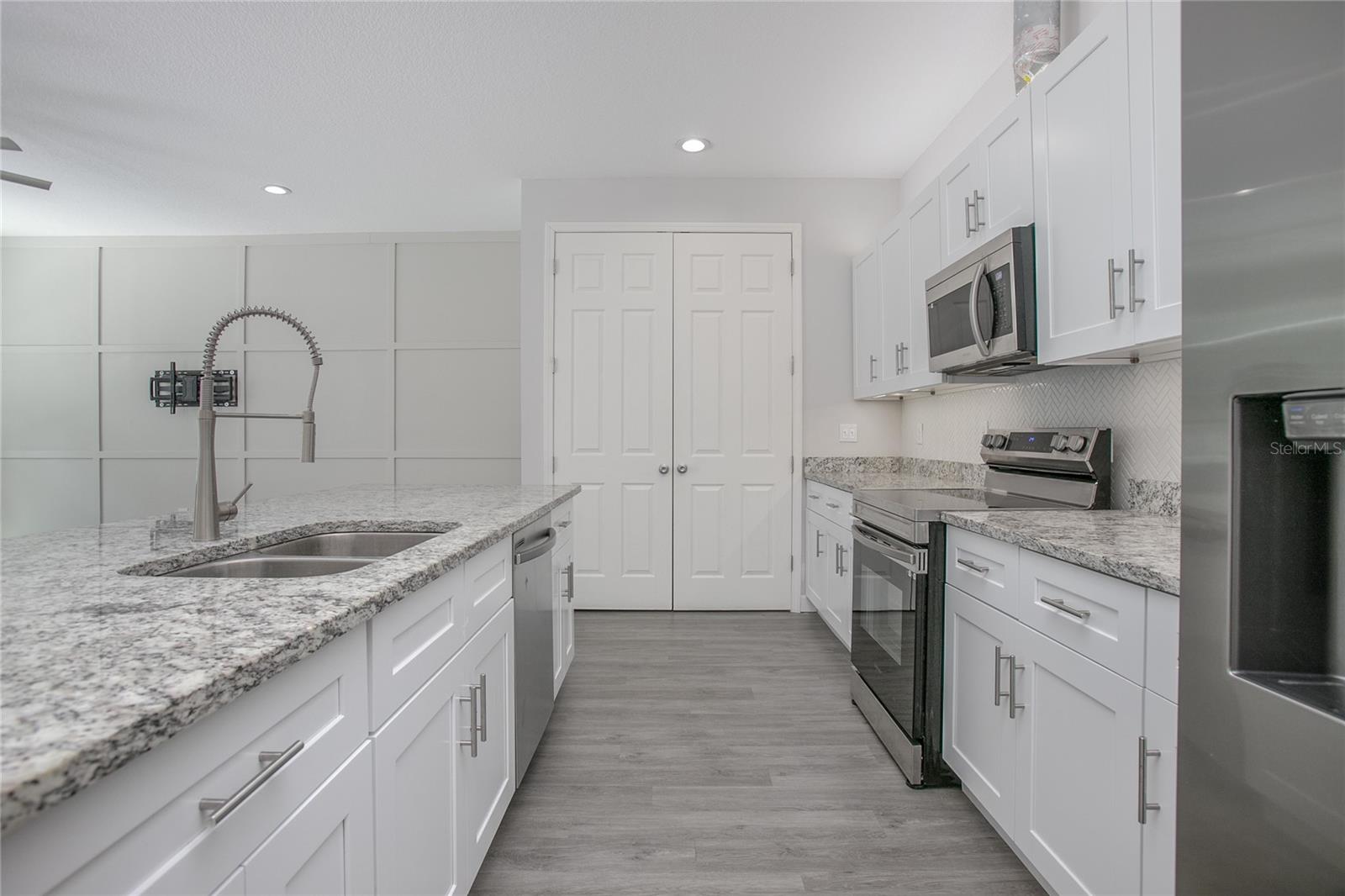 Image 3 of 13 For 1214 Thompson Avenue